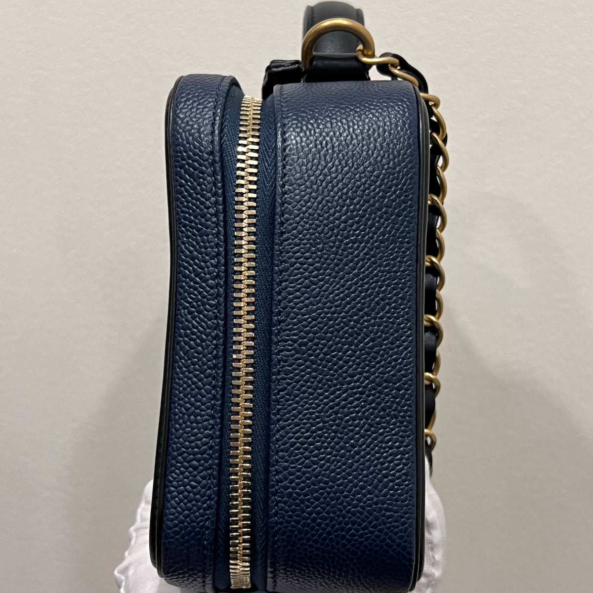 CHANEL CC Filigree Vanity Case Quilted Caviar Medium