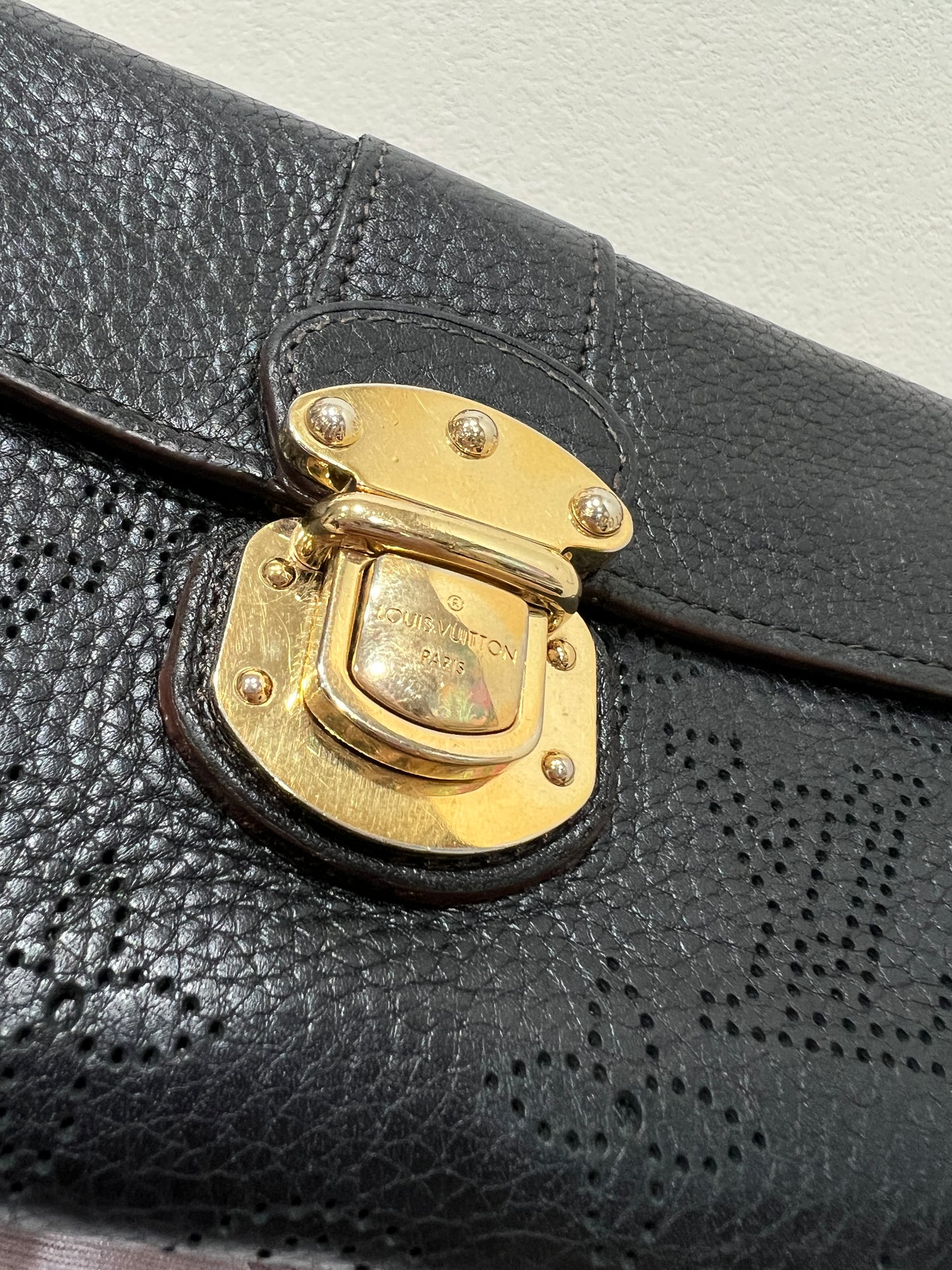 LOUIS VUITTON Wallet Mahina Leather Amelia
