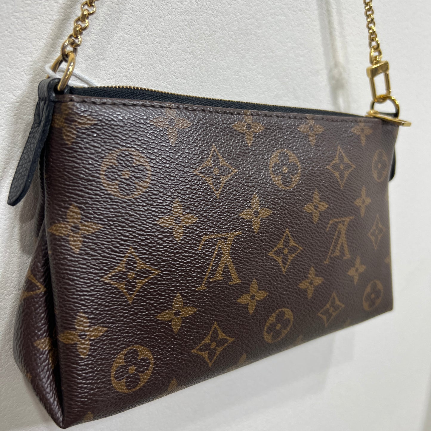 LOUIS VUITTON Pallas Clutch Black