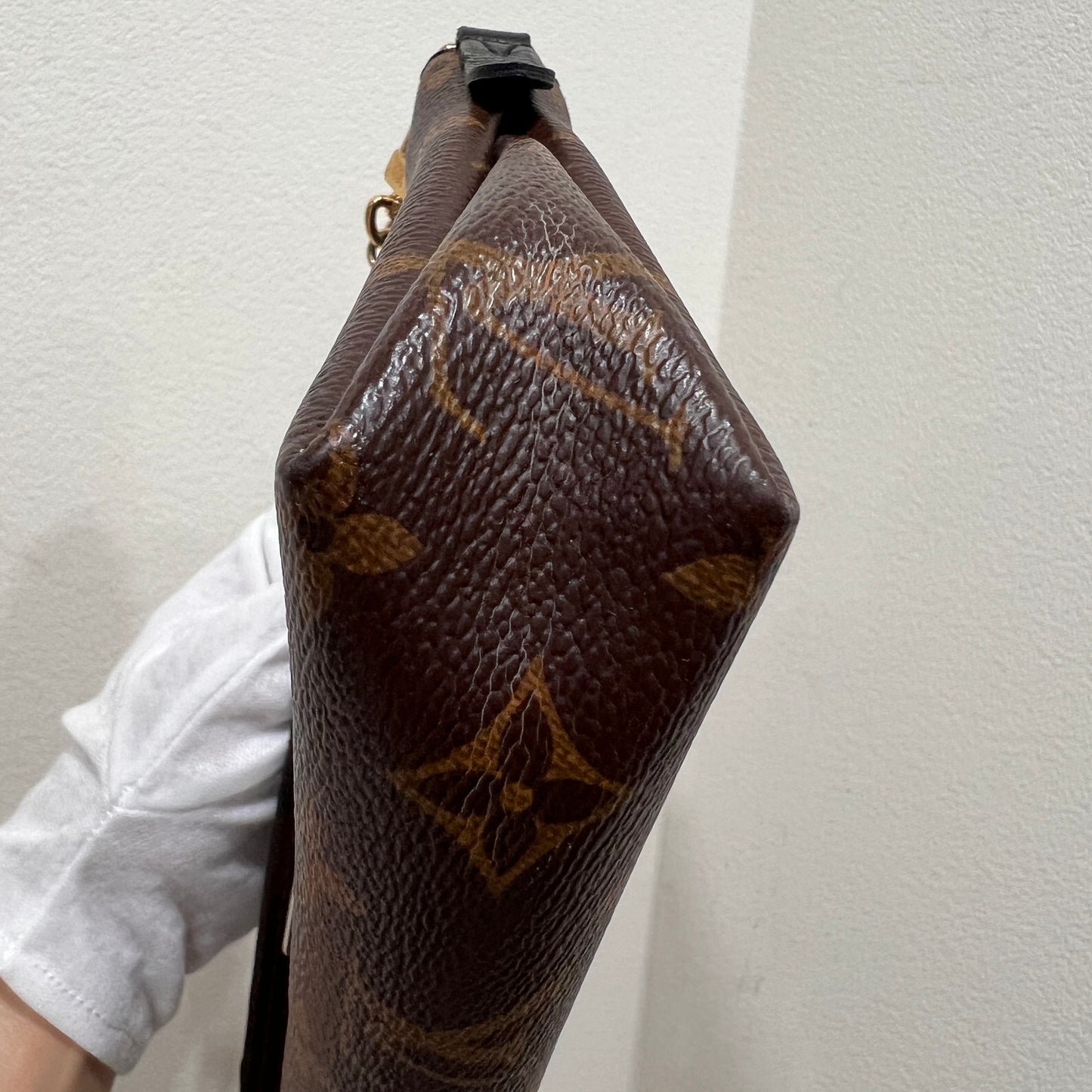LOUIS VUITTON Pallas Black
