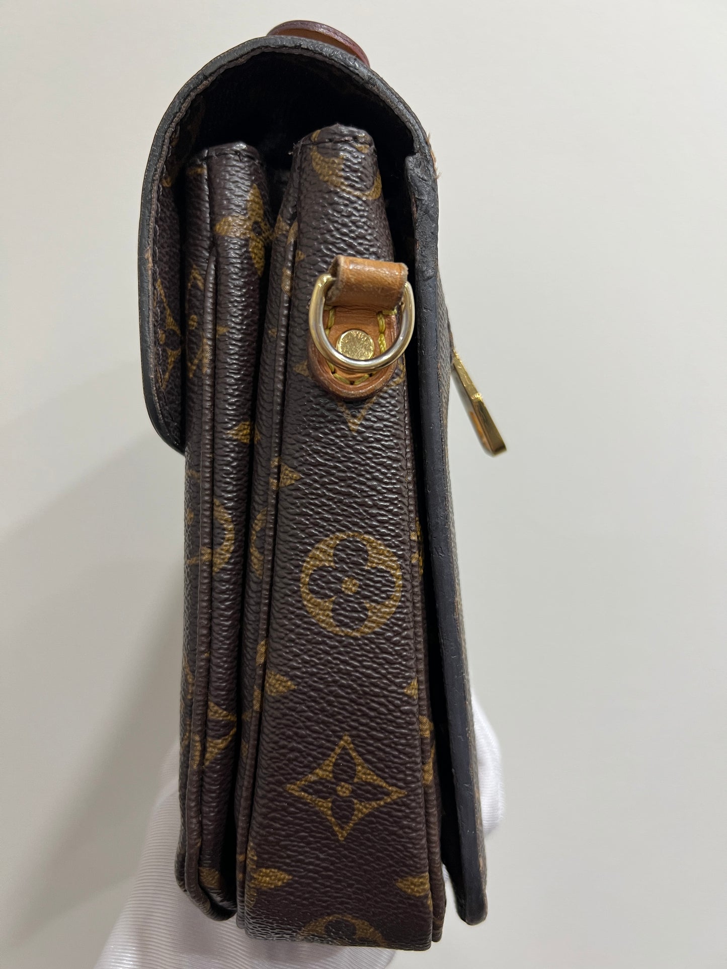 LOUIS VUITTON Pochette Metis Bag