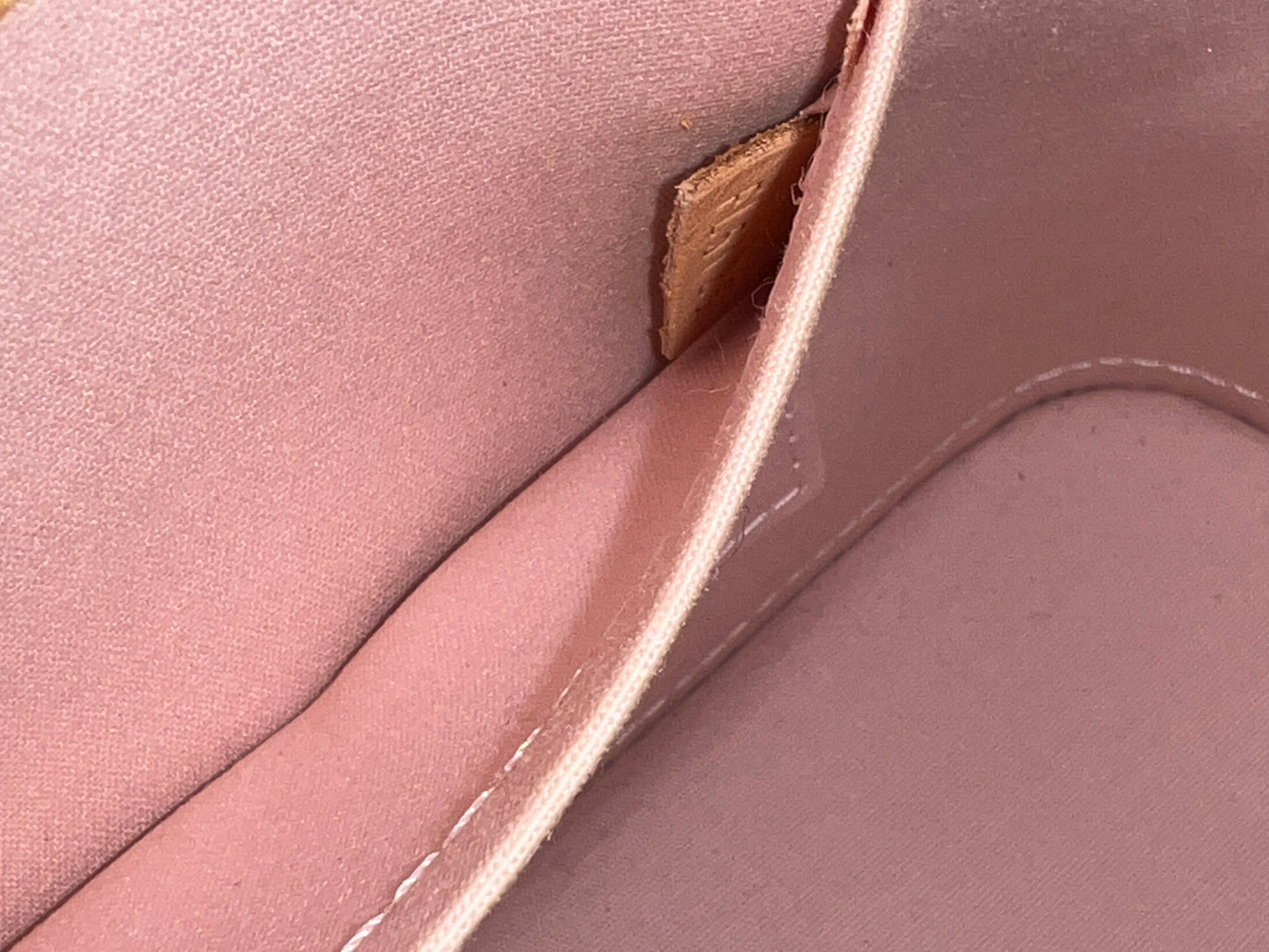 LOUIS VUITTON Alma BB (Vernis) Light Pink/Beige Leather