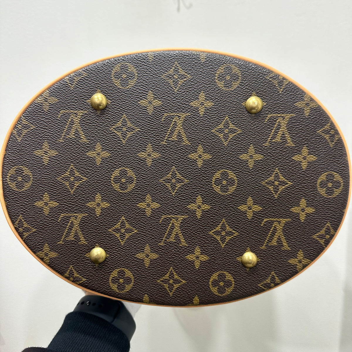 LOUIS VUITTON bucket GM