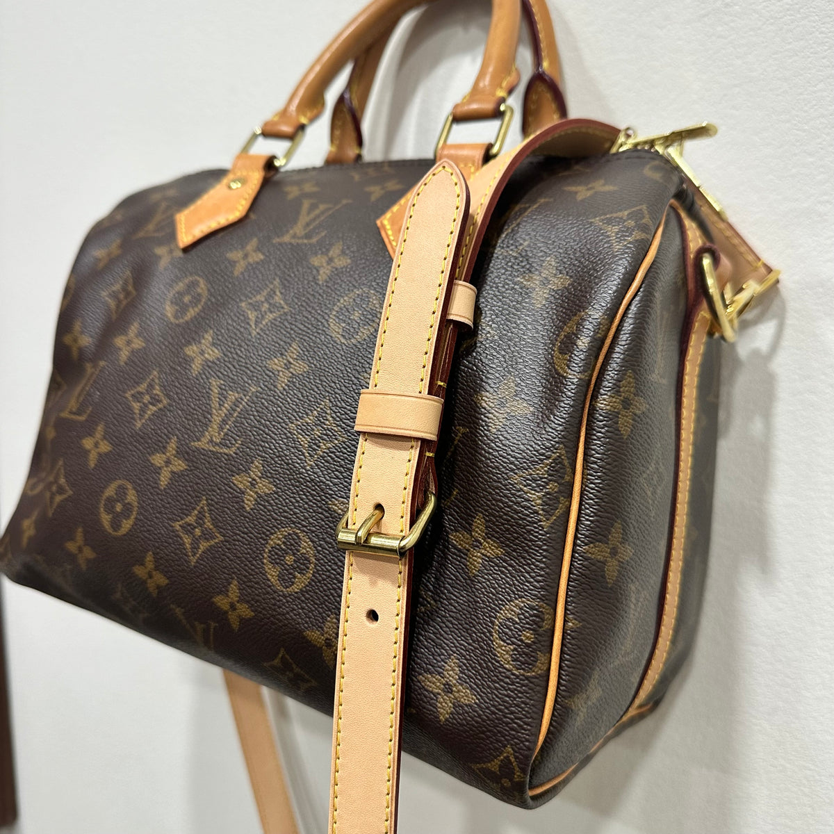 LOUIS VUITTON Speedy 25 with strap NFC ready