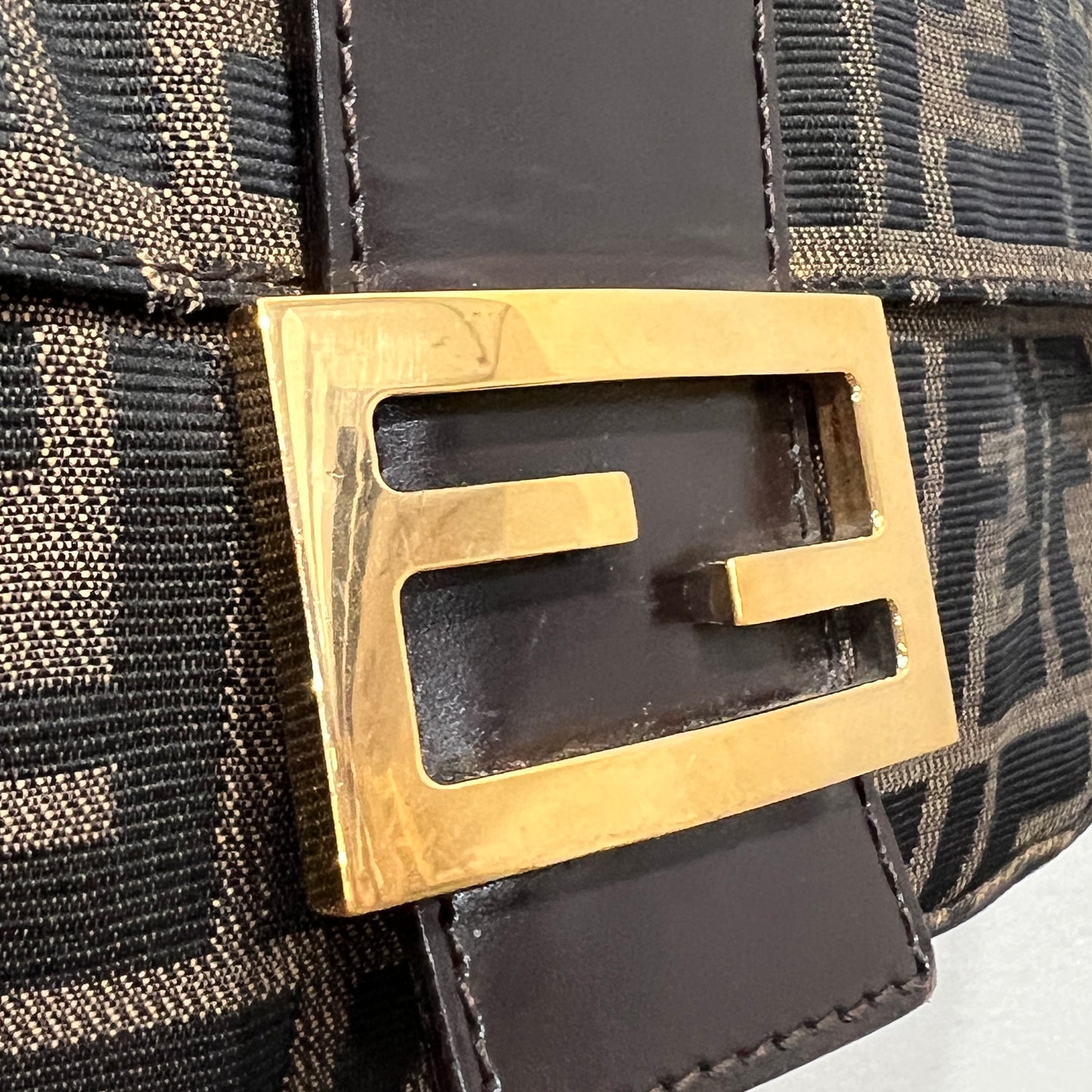 FENDI Baguette Gold