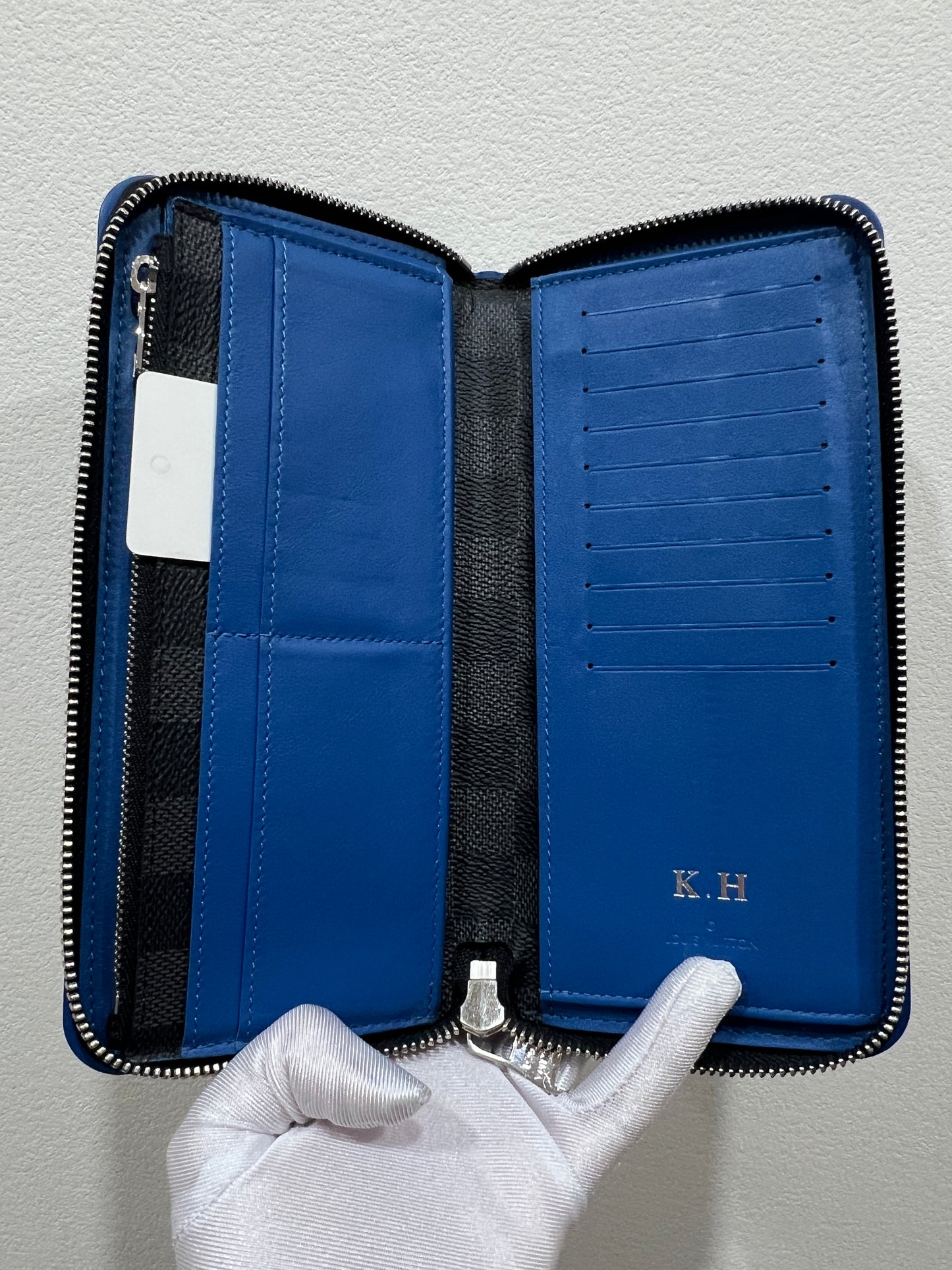 LOUIS VUITTON Damier Graphite Zippy Vertical