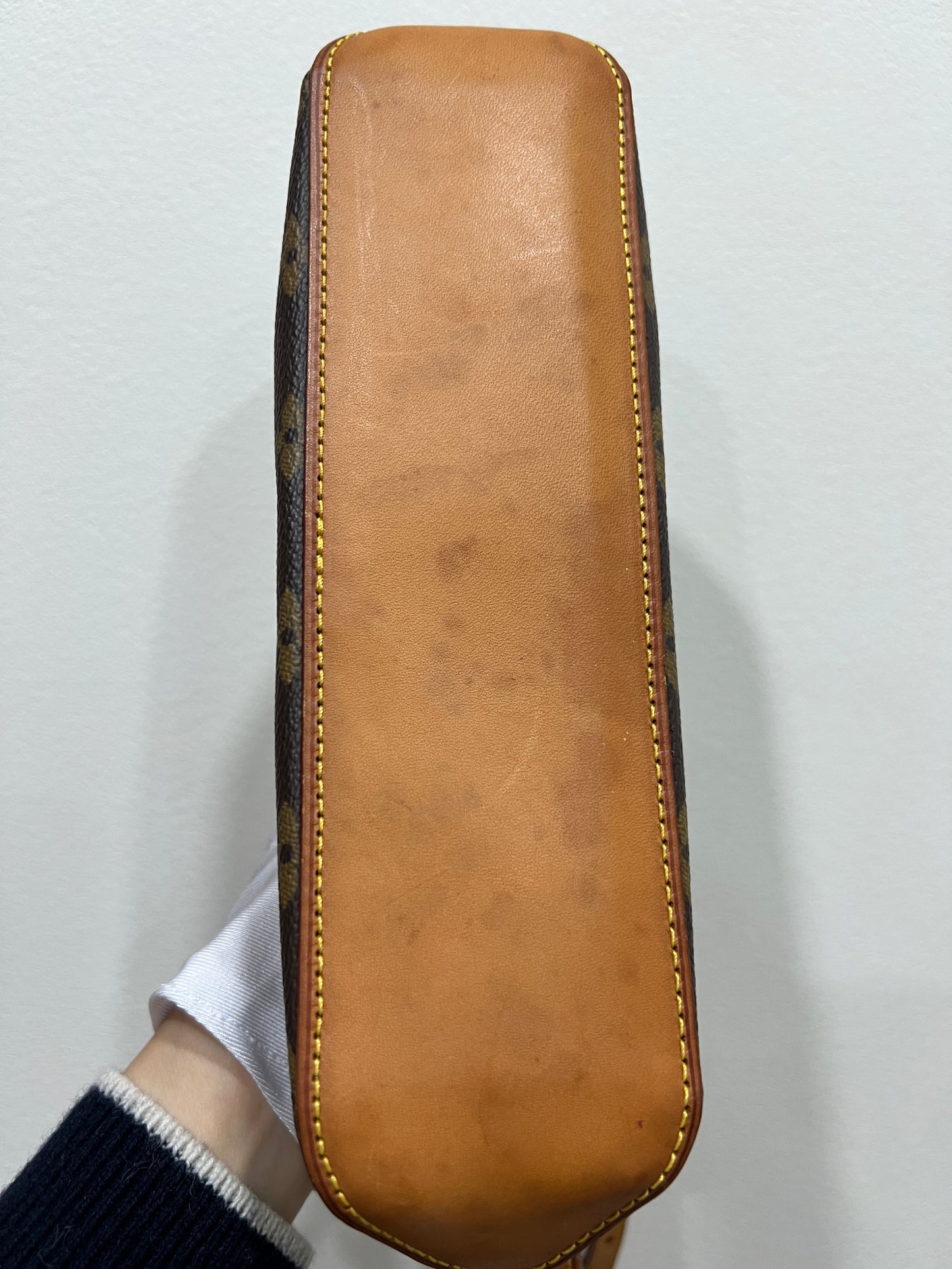 LOUIS VUITTON Trotteur Shoulder Bag