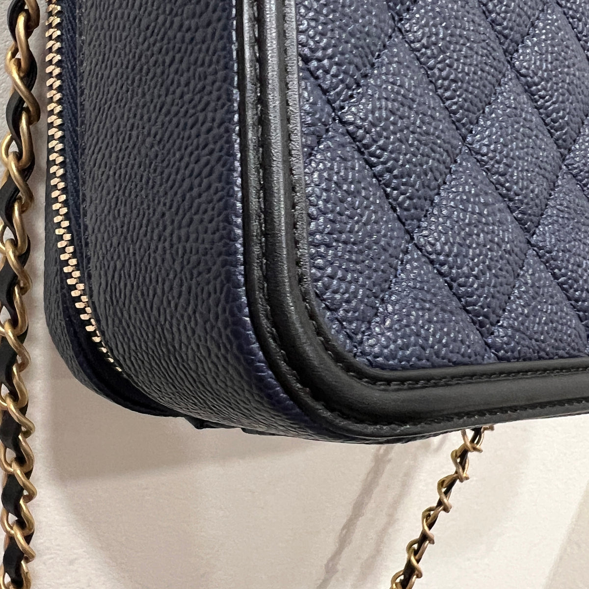 CHANEL CC Filigree Vanity Case Quilted Caviar Medium