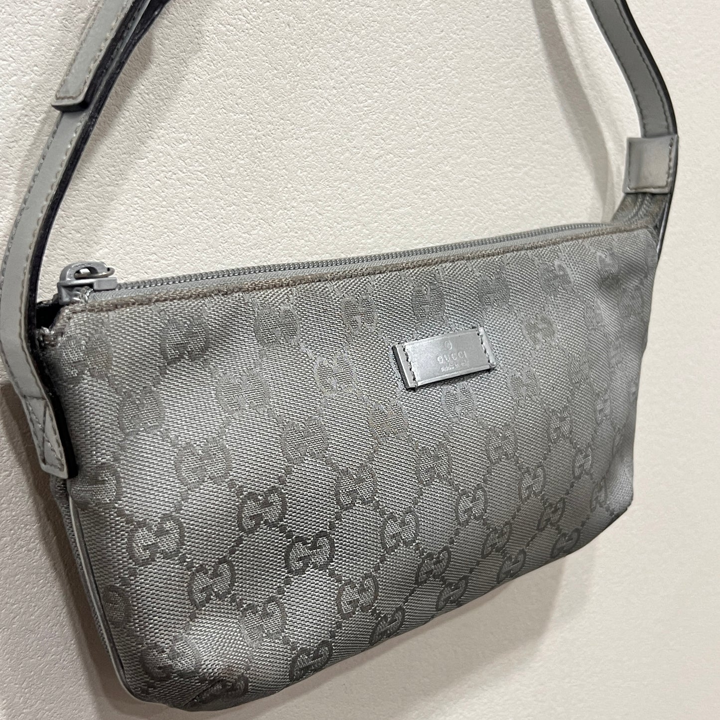 GUCCI Silver/Gray Shoulder Bag