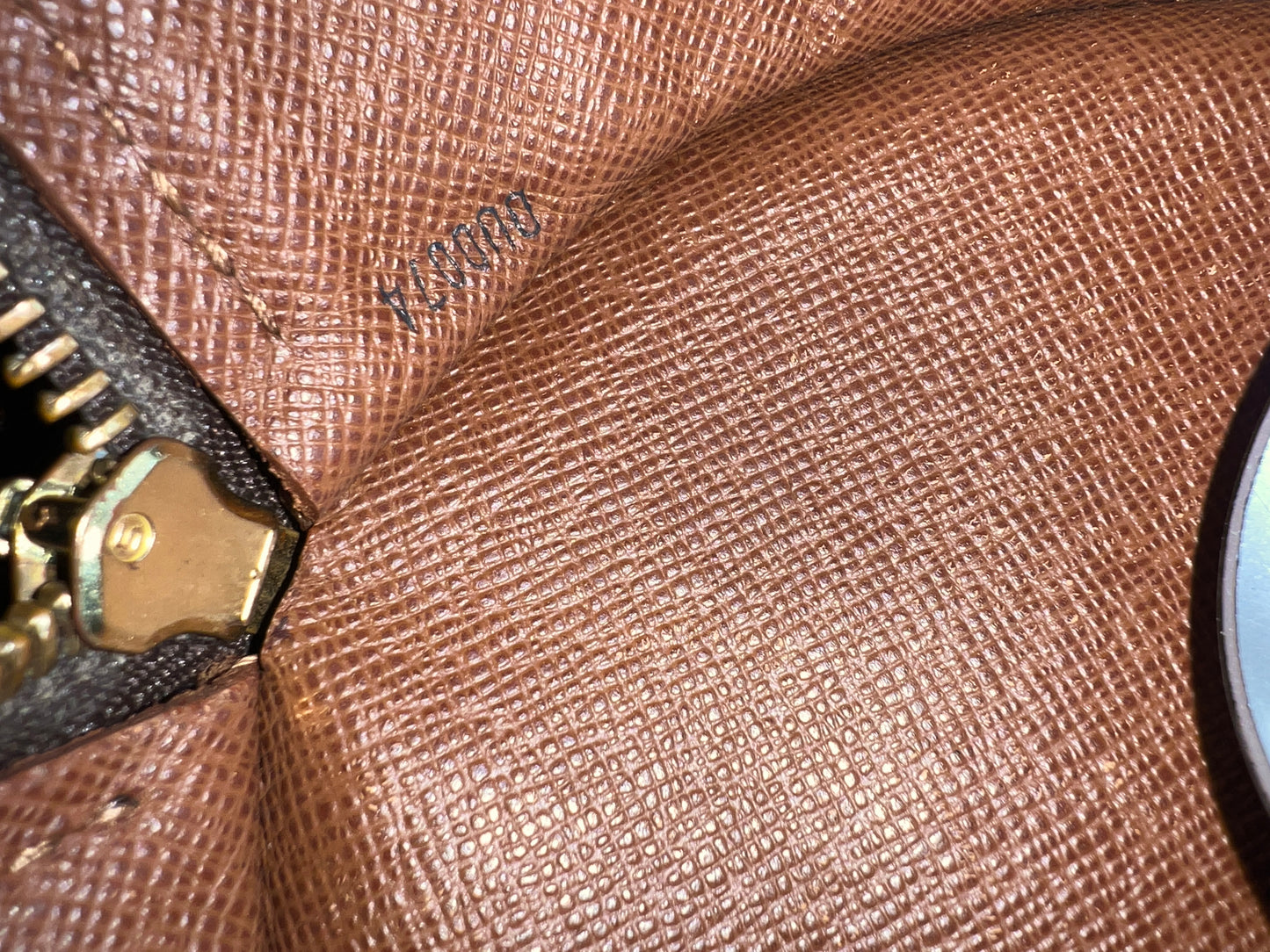 LOUIS VUITTON Papillon 27