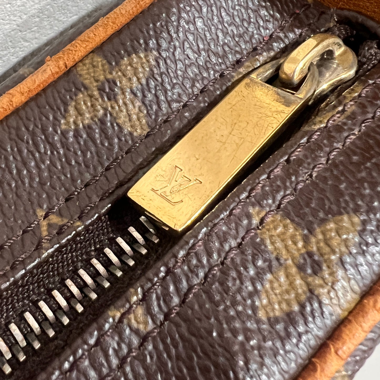 LOUIS VUITTON Croissant MM