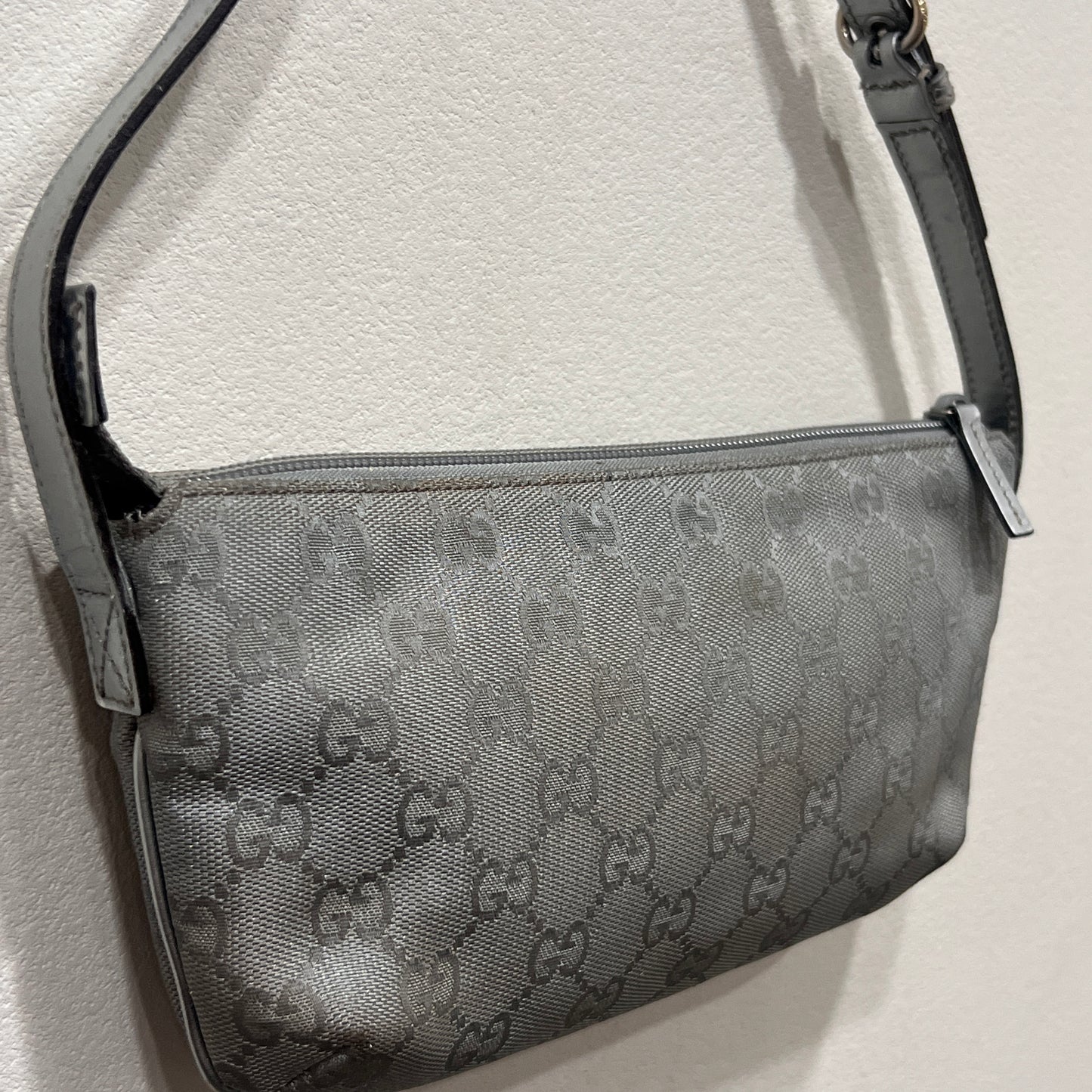 GUCCI Silver/Gray Shoulder Bag