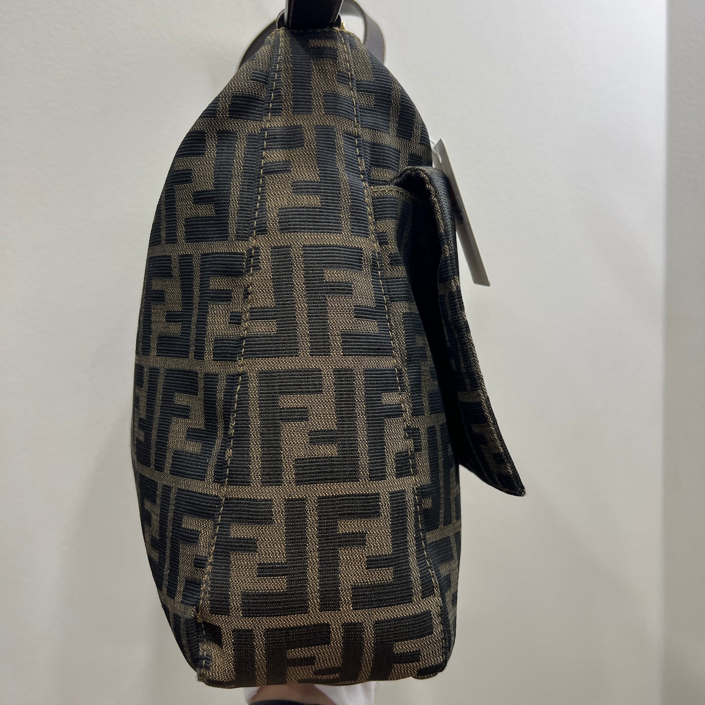 FENDI Mamma One Shoulder Baguette Gold