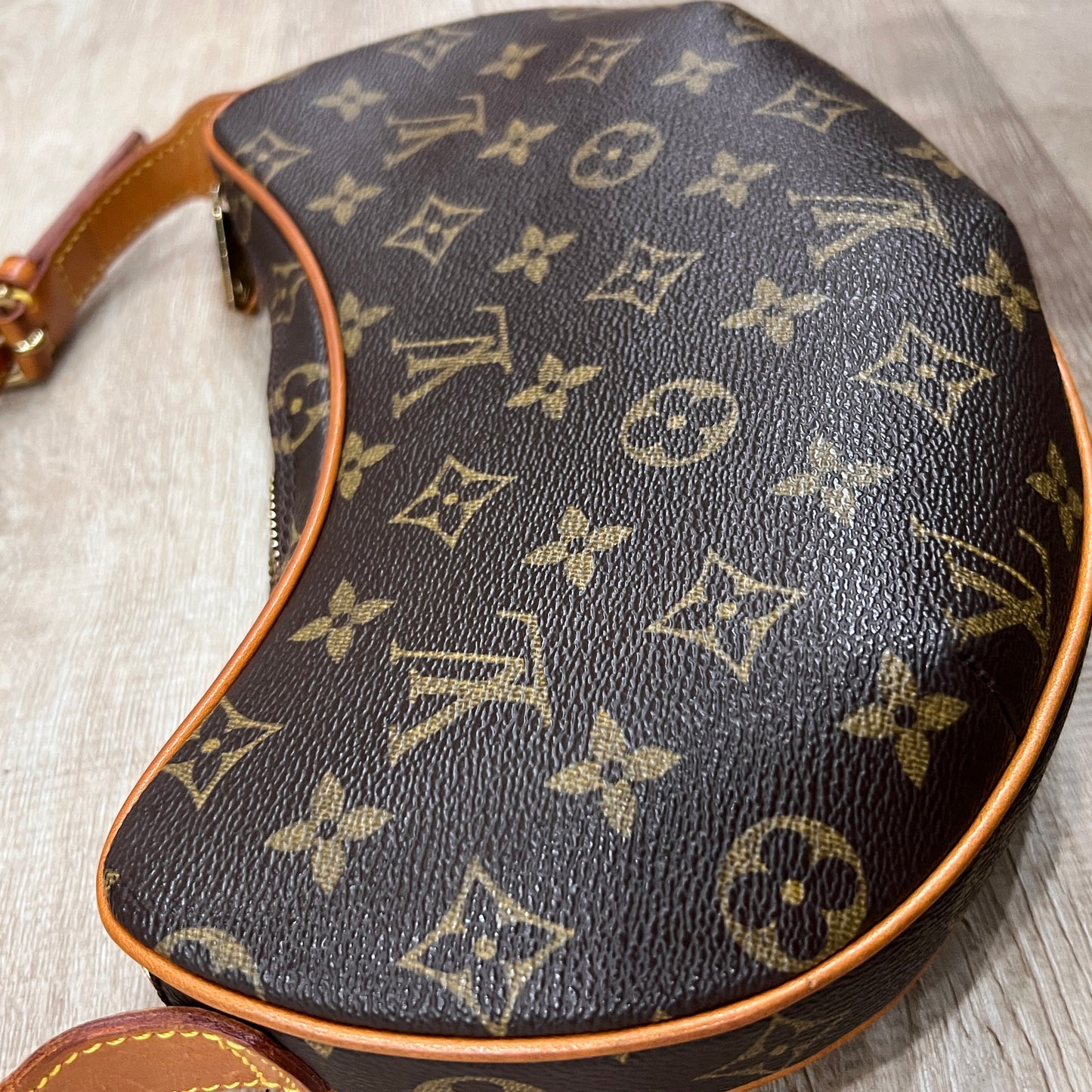 LOUIS VUITTON Croissant PM