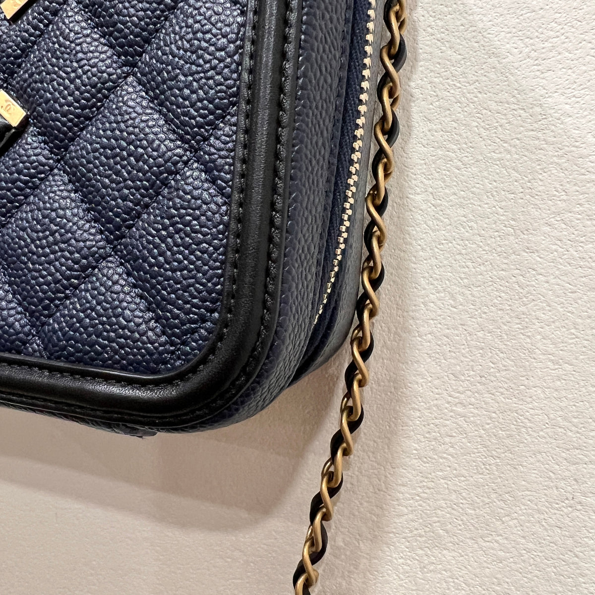 CHANEL CC Filigree Vanity Case Quilted Caviar Medium