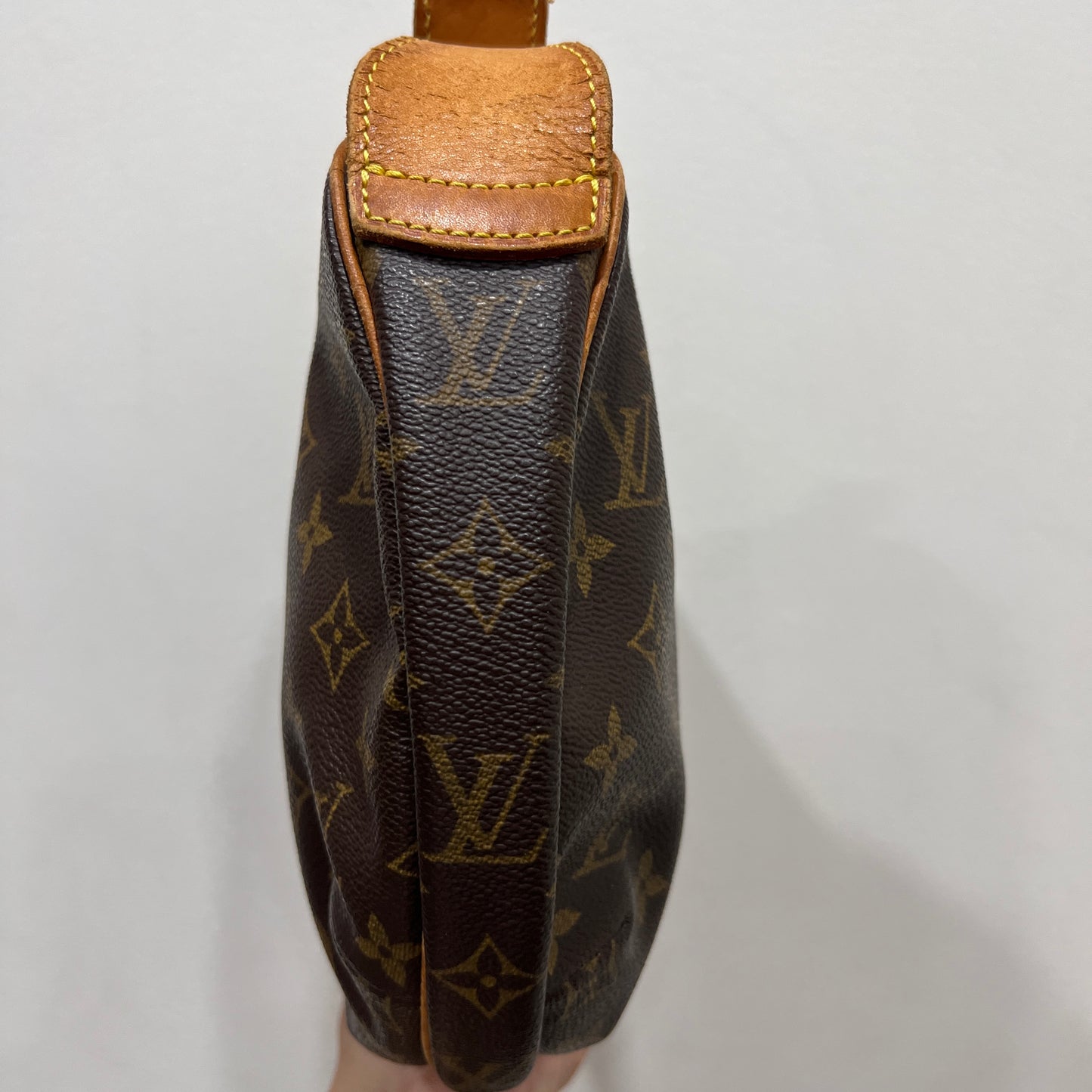 LOUIS VUITTON Croissant MM