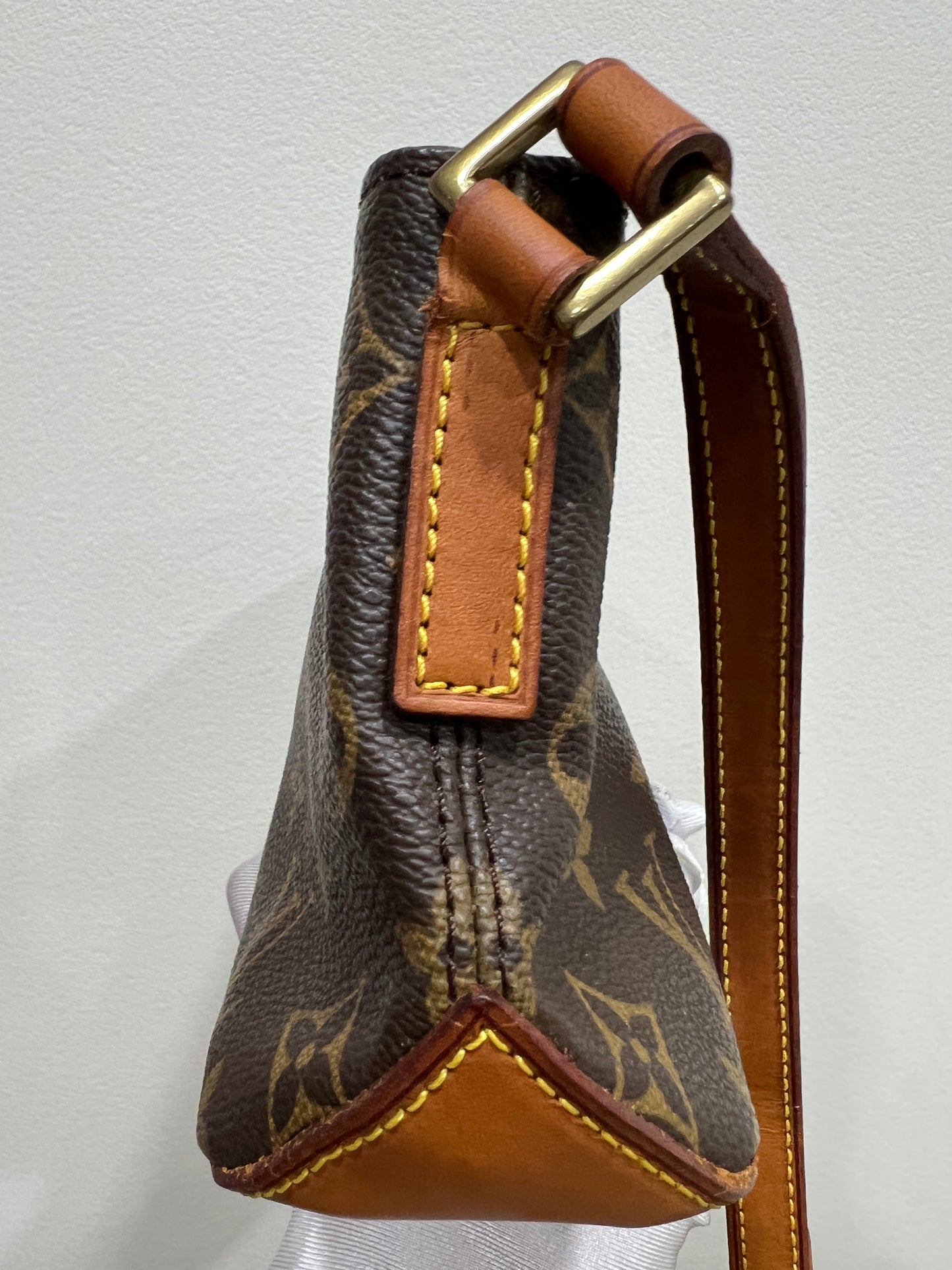 LOUIS VUITTON Trotteur Shoulder Bag