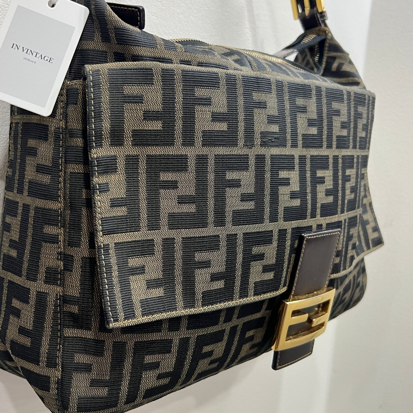 FENDI Mamma One Shoulder Baguette Gold