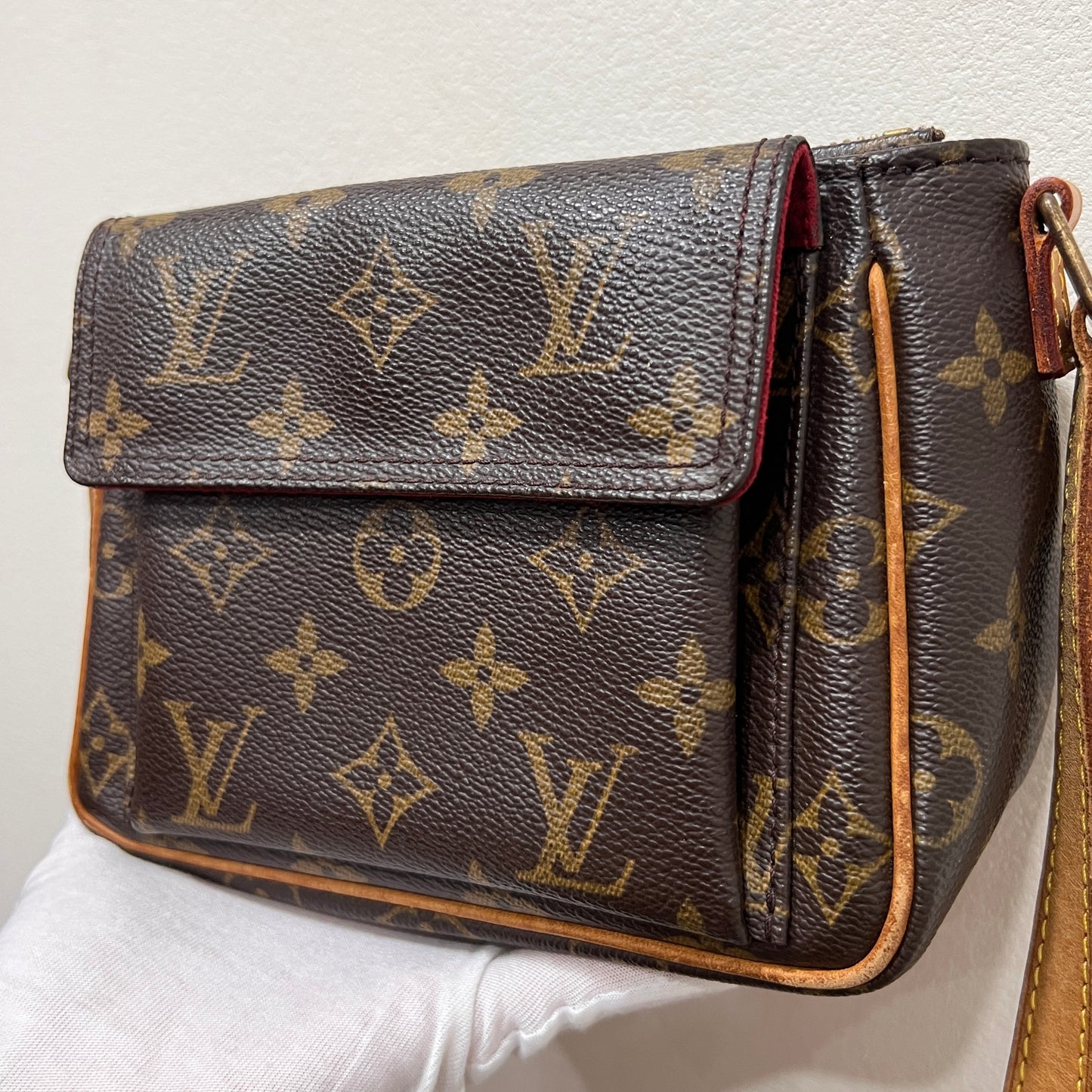 LOUIS VUITTON Cite Crossbody