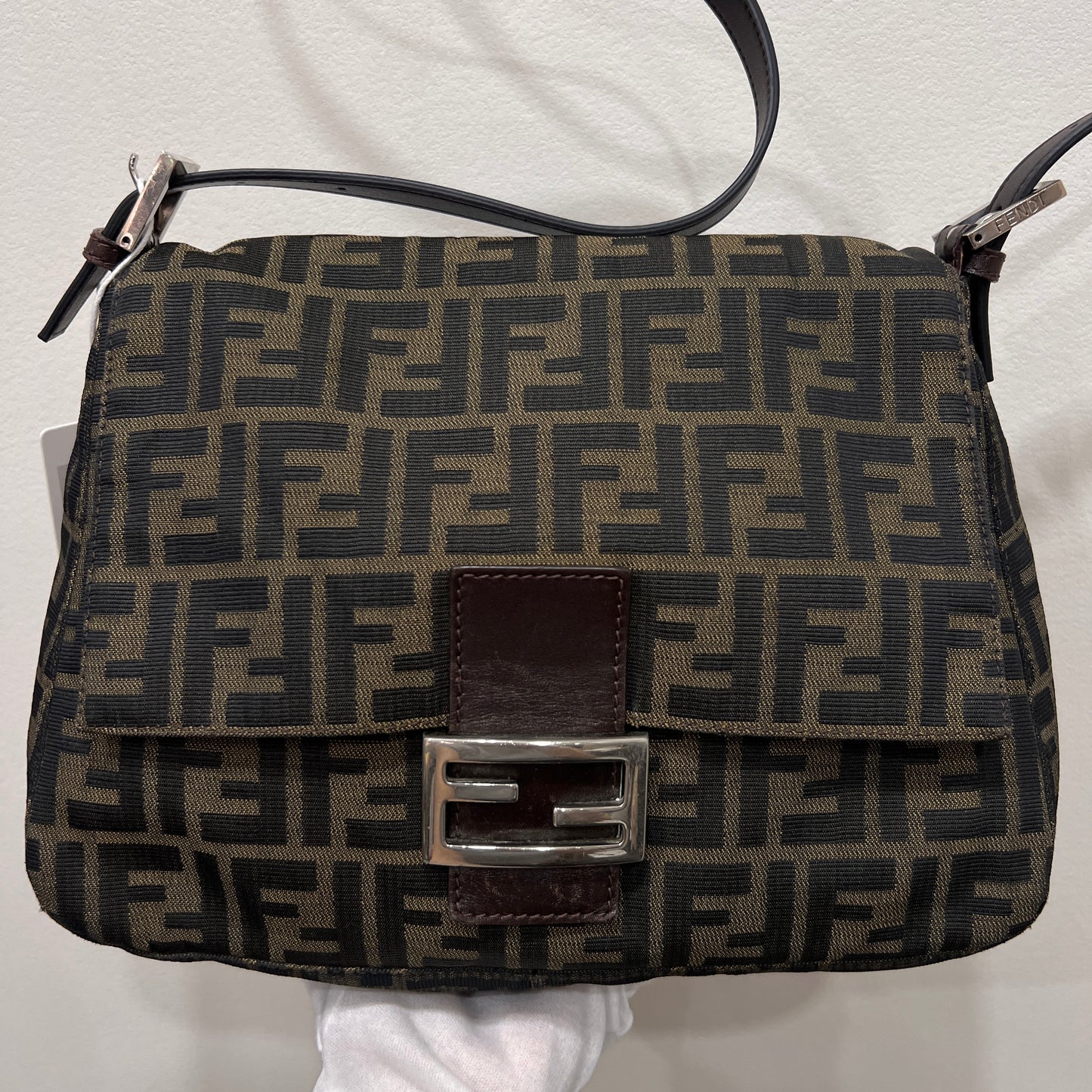 FENDI Mamma Baguette in Long Strap