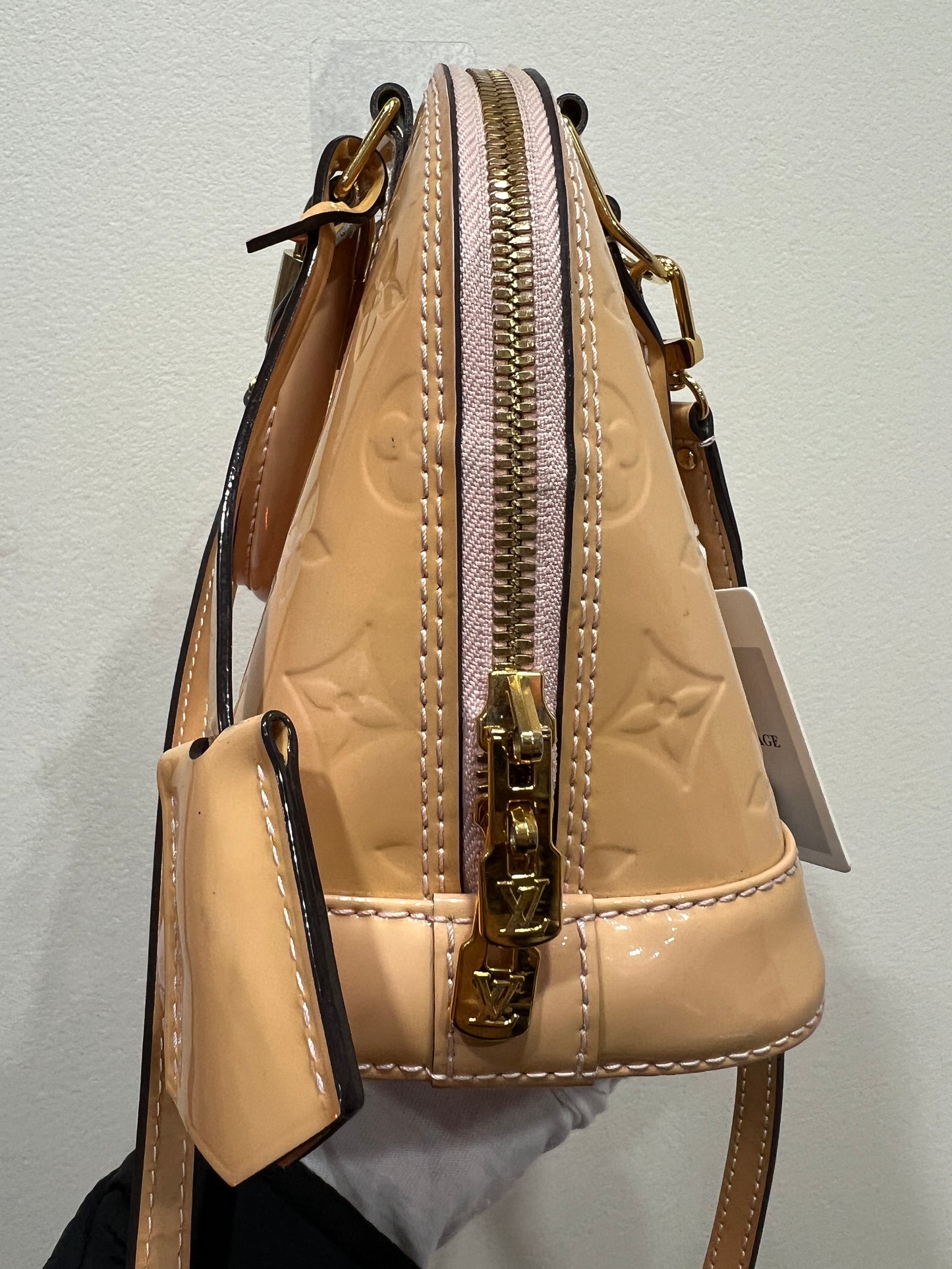 LOUIS VUITTON Alma bb Vernis