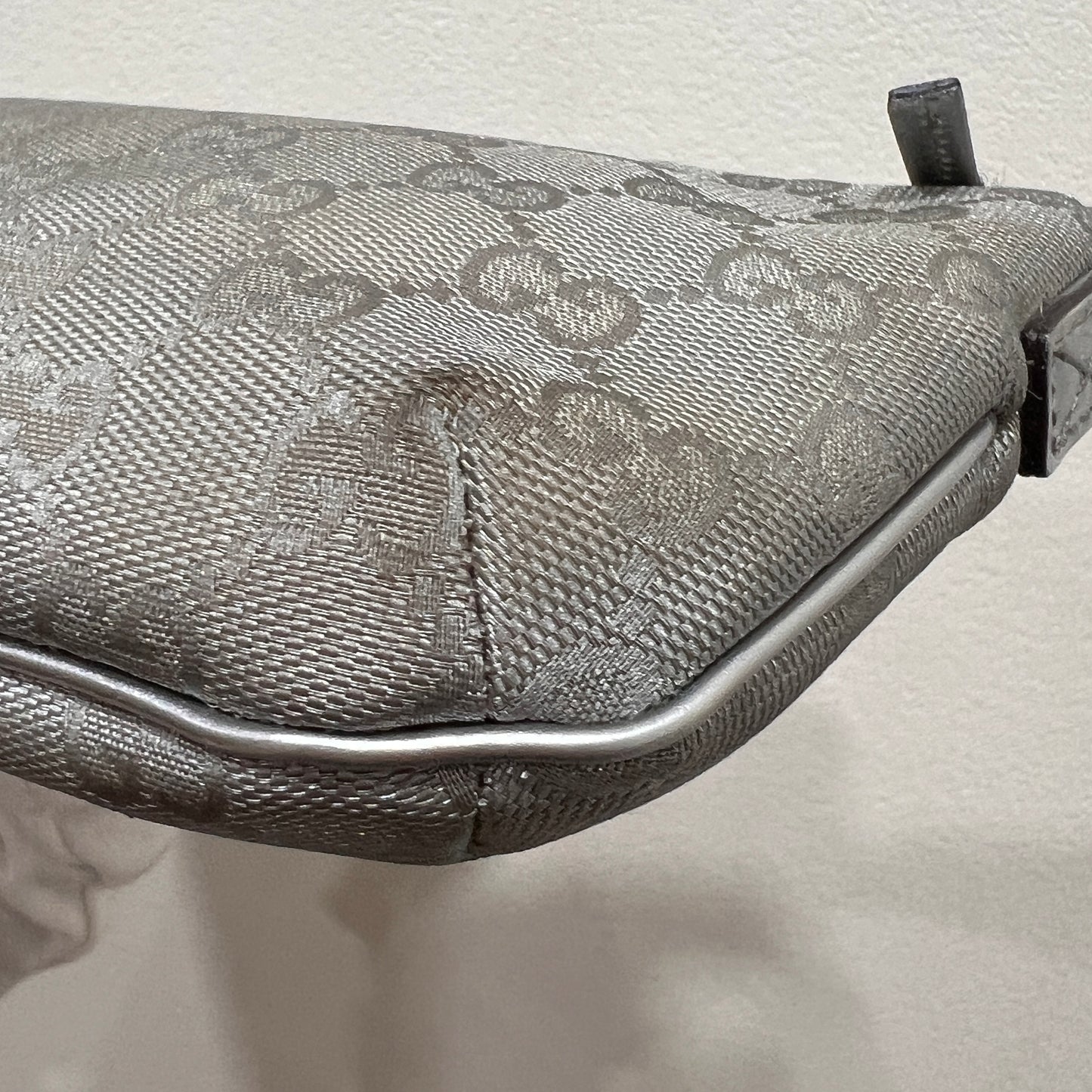 GUCCI Silver/Gray Shoulder Bag