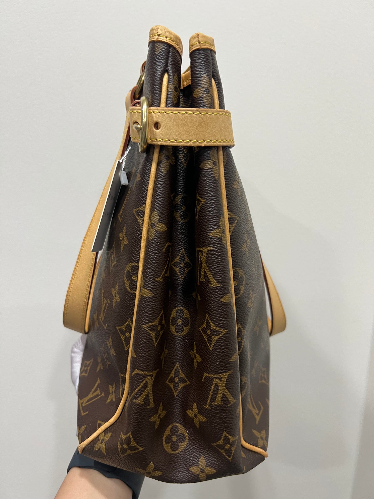 LOUIS VUITTON BATIGNOLLES Vertical Tote Bag