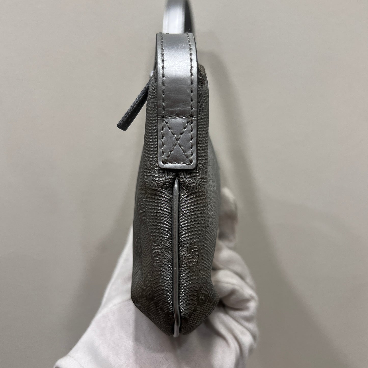 GUCCI Silver/Gray Shoulder Bag