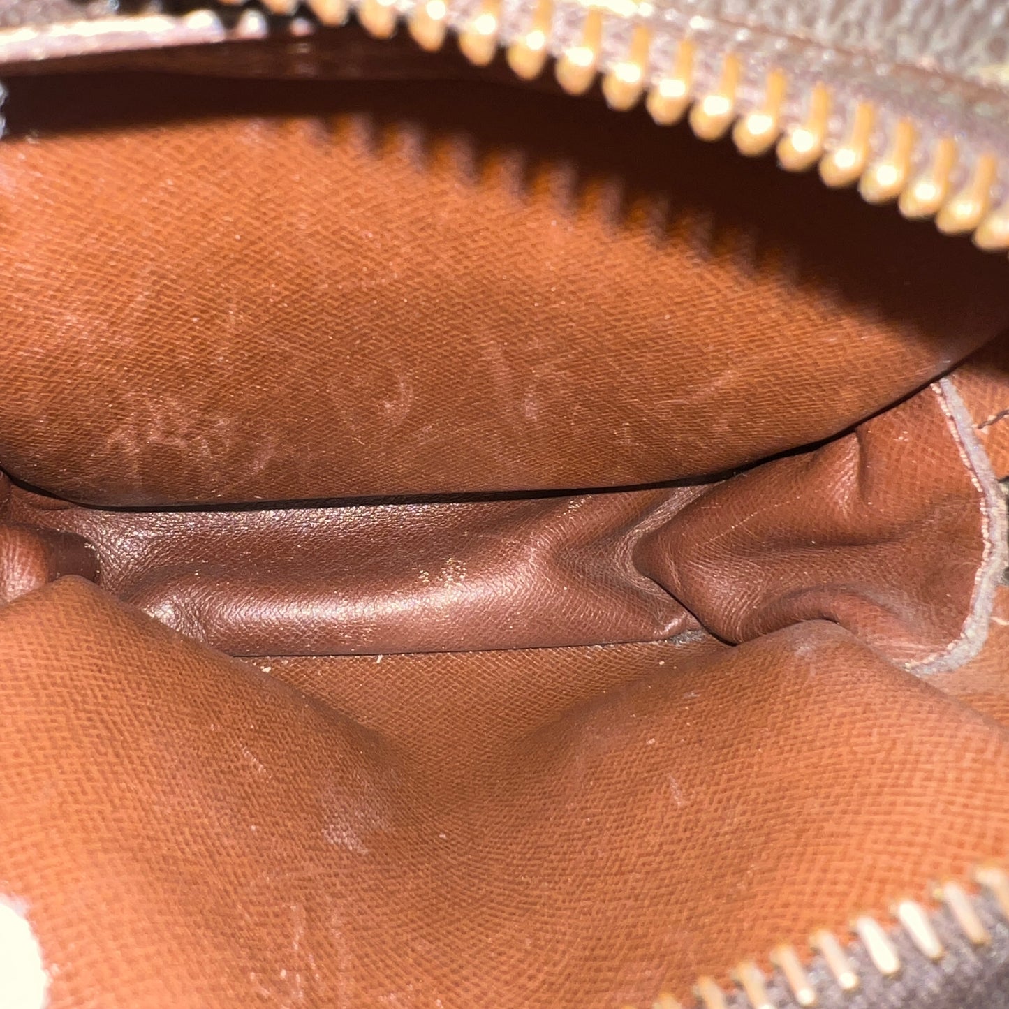 LOUIS VUITTON Crossbody