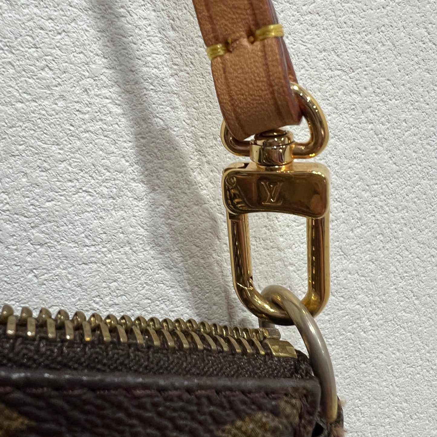 LOUIS VUITTON Accessory Pochette