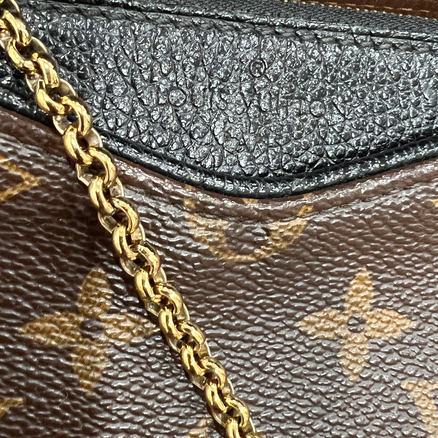LOUIS VUITTON Pallas Black