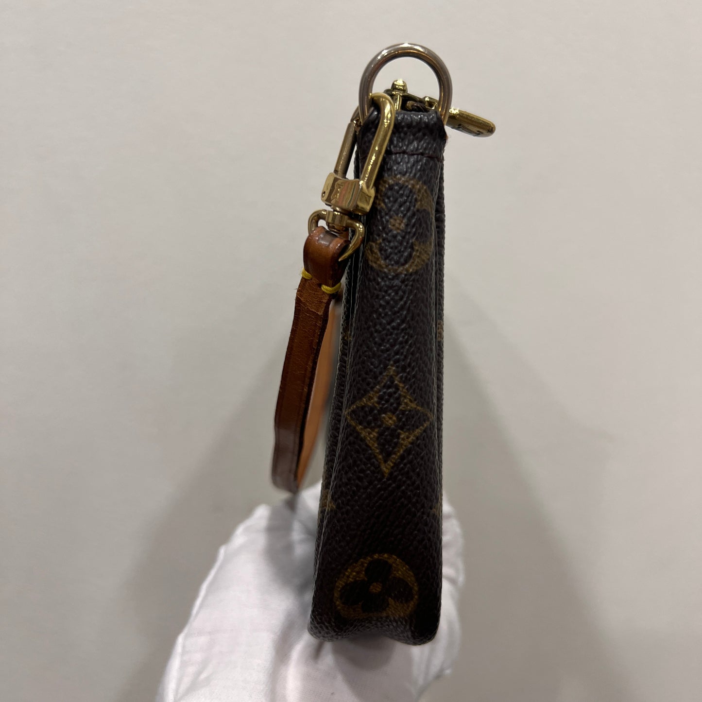 LOUIS VUITTON Accessory Pochette (28-5)