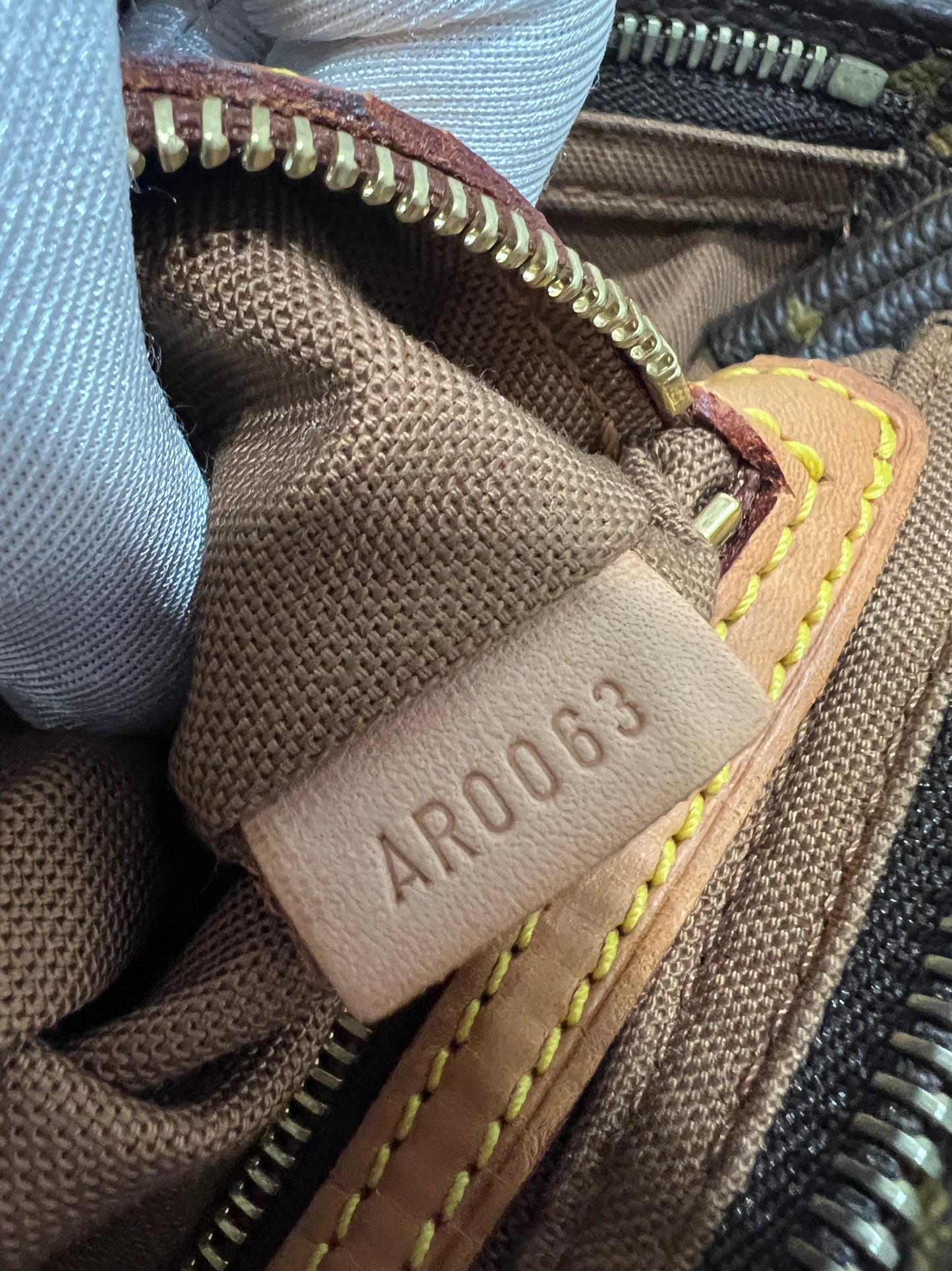 LOUIS VUITTON Trotteur Shoulder Bag