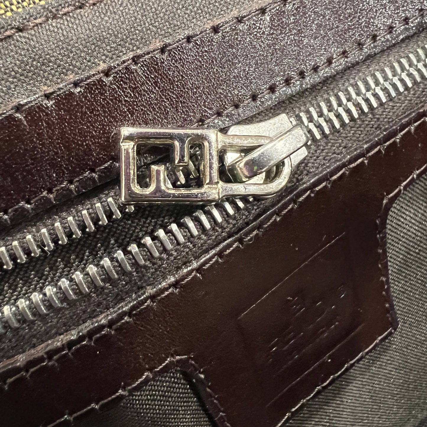 FENDI Baguette Gold