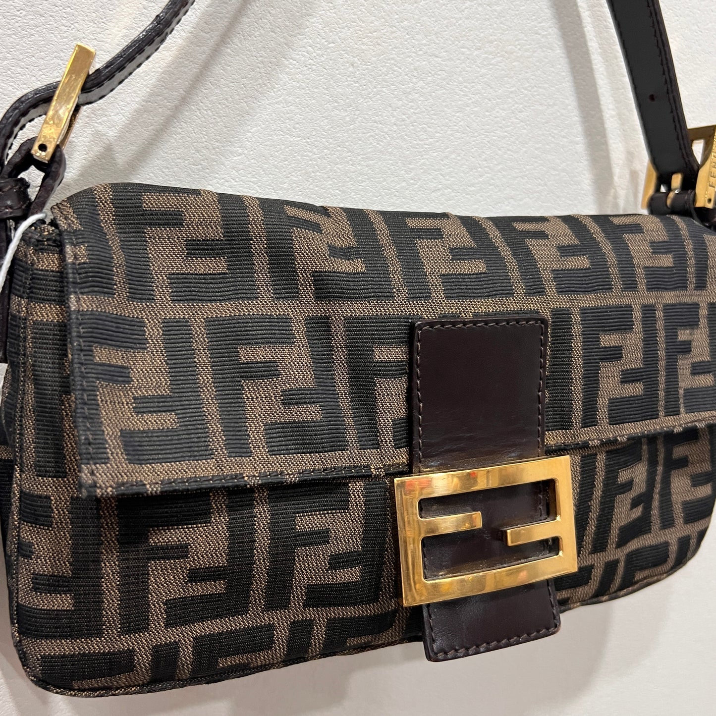 FENDI Baguette Gold