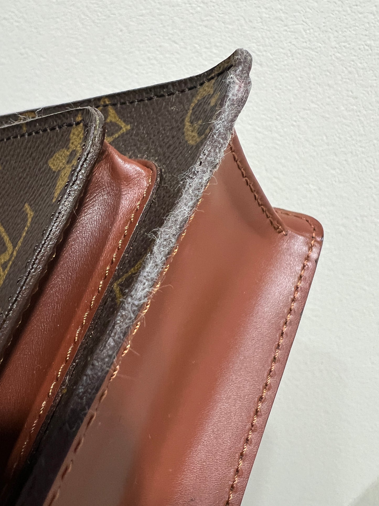 LOUIS VUITTON Monceau 26