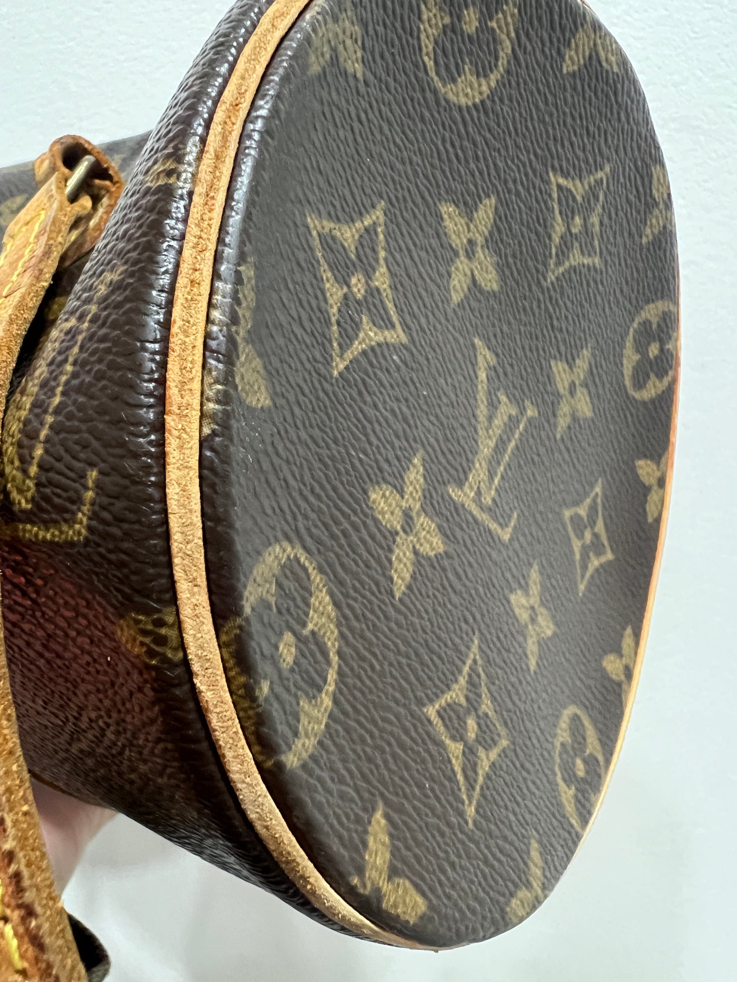 LOUIS VUITTON Papillon 27