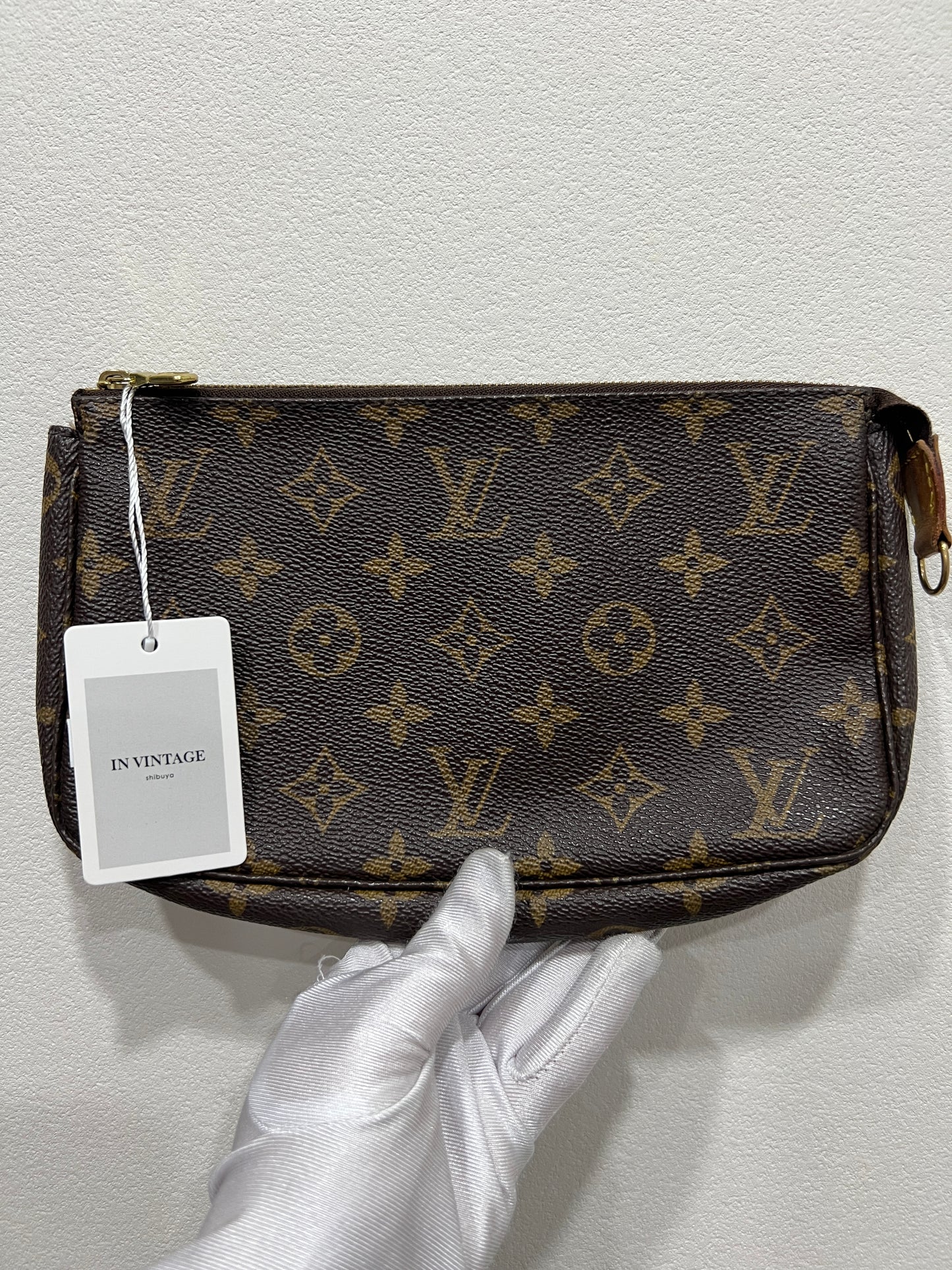 LOUIS VUITTON POUCHETTE