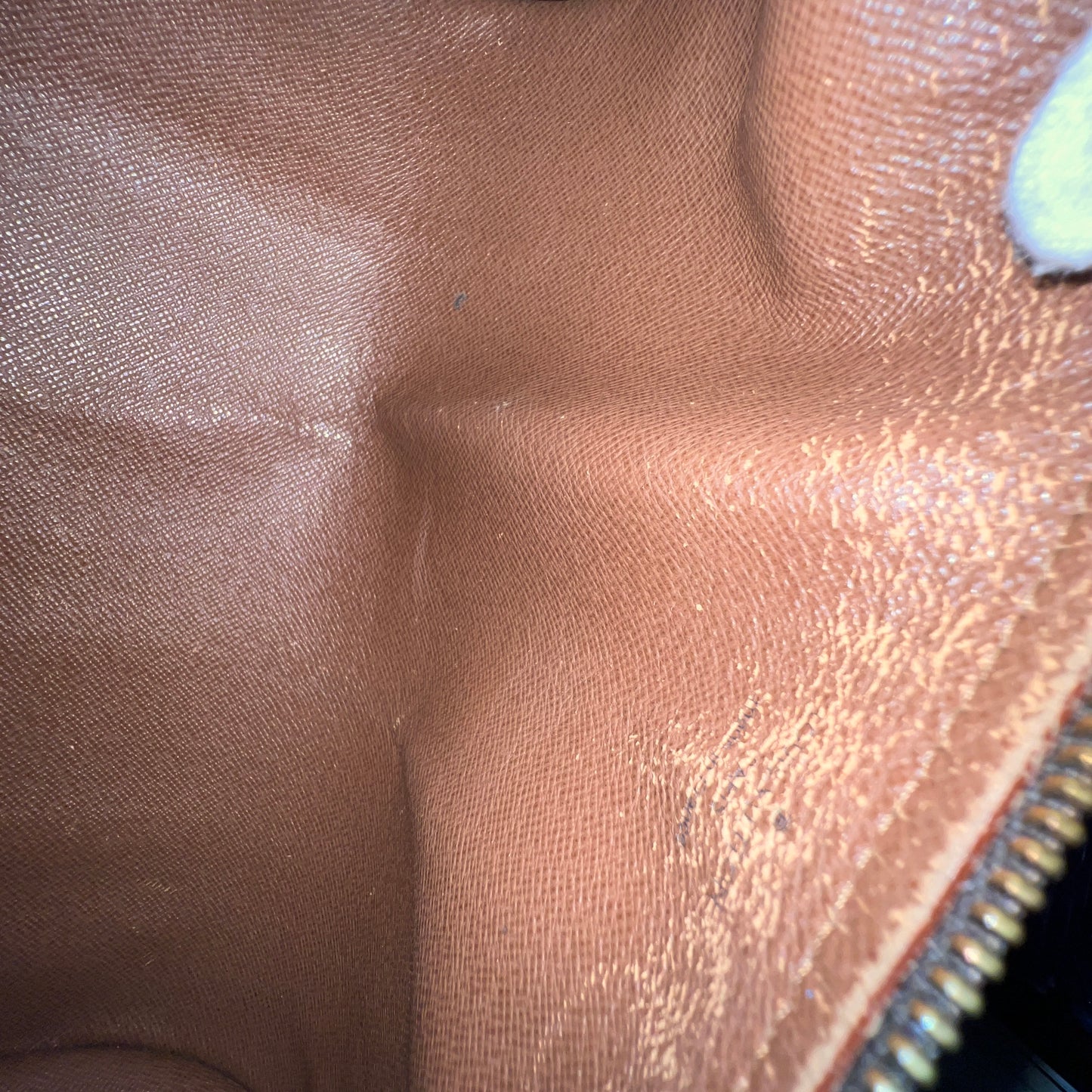 LOUIS VUITTON Papillon 28