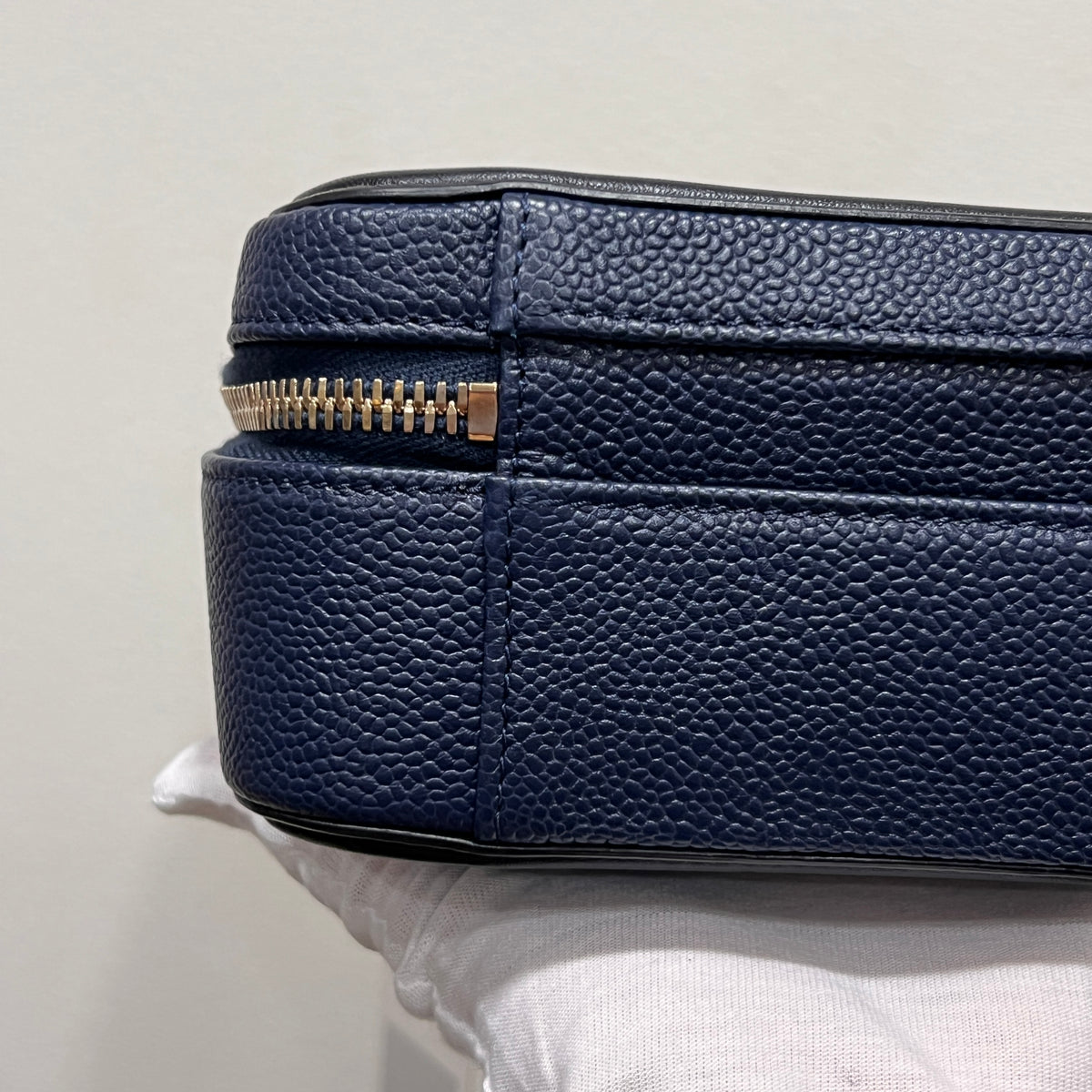 CHANEL CC Filigree Vanity Case Quilted Caviar Medium