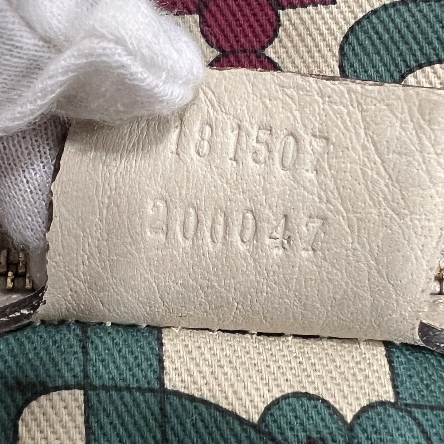 GUCCI Cream Leather Guccissima Signoria Medium Dome