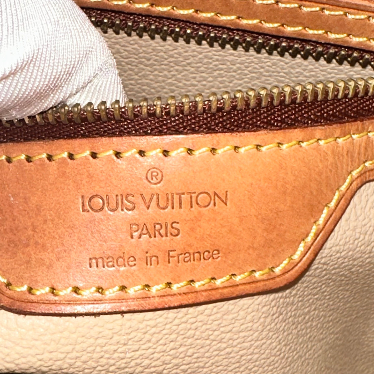 LOUIS VUITTON bucket GM