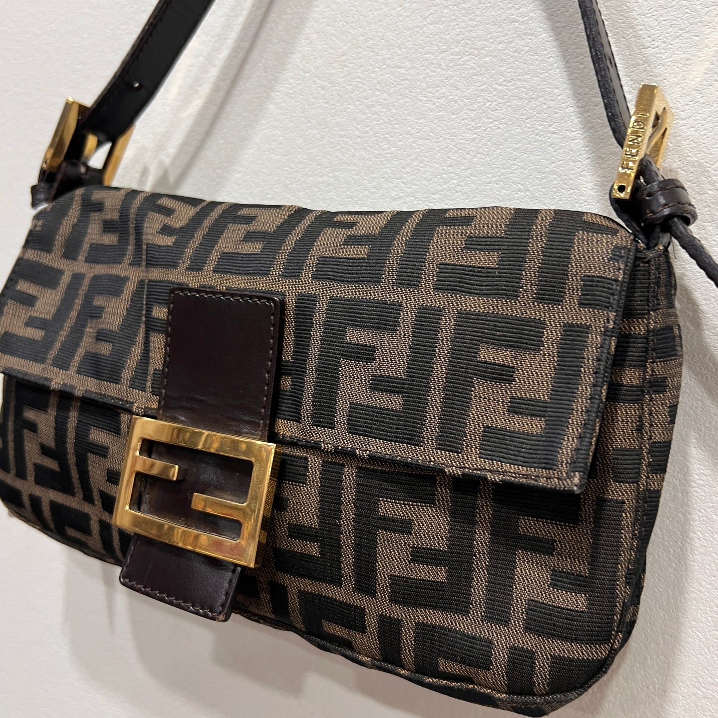 FENDI Baguette Gold