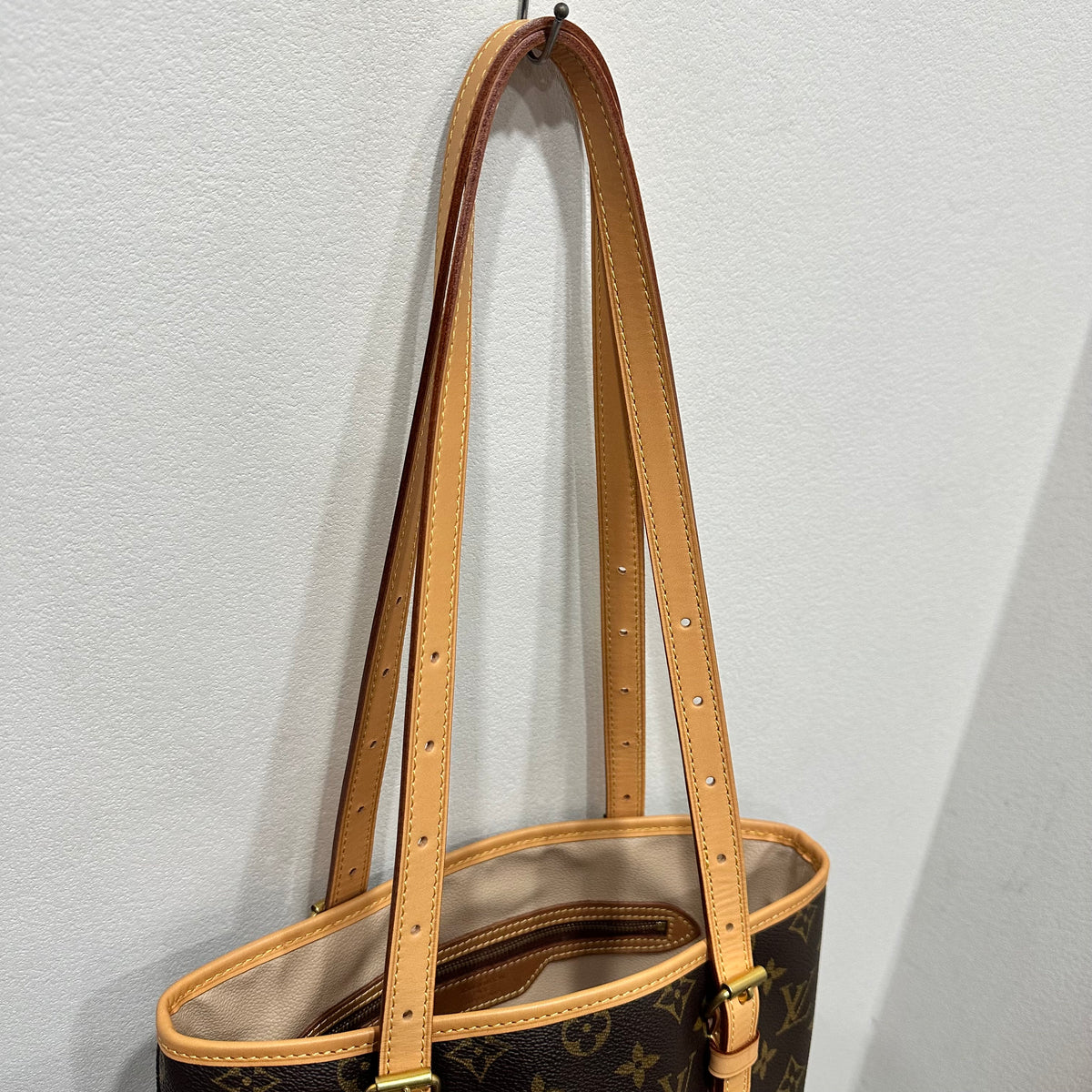 LOUIS VUITTON bucket GM