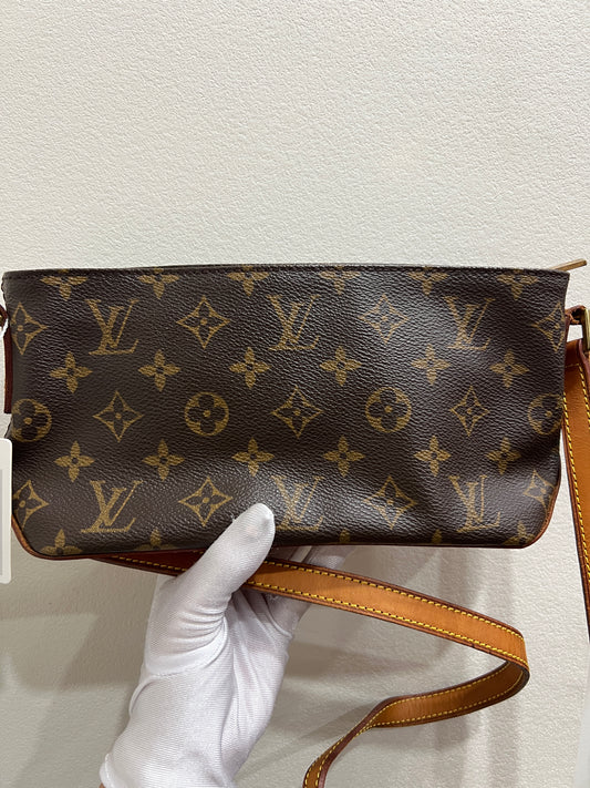 LOUIS VUITTON Trotteur Shoulder Bag