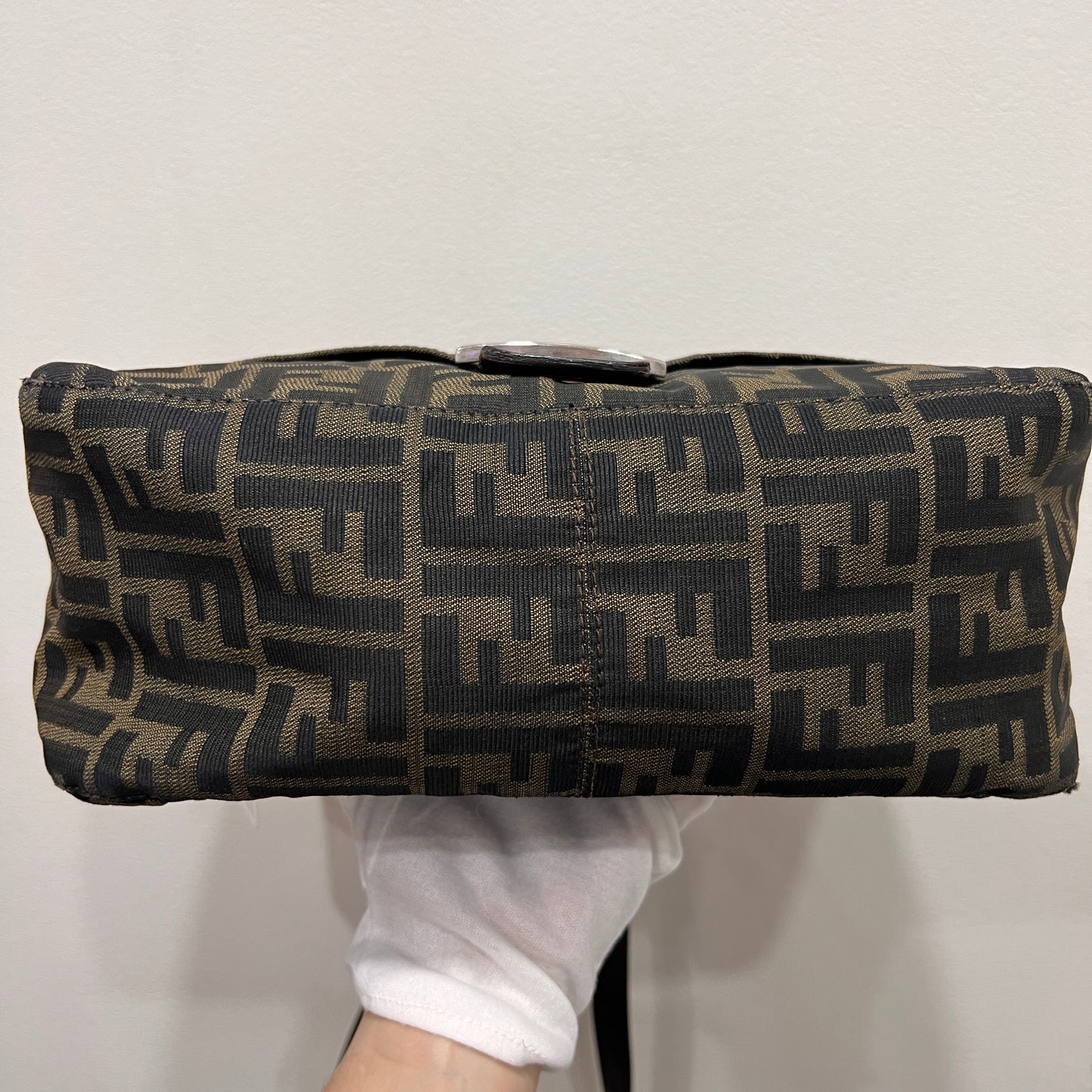 FENDI Mamma Baguette in Long Strap