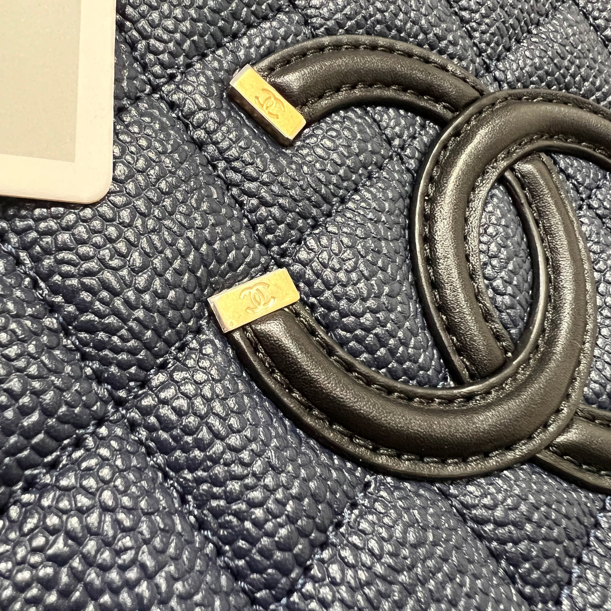CHANEL CC Filigree Vanity Case Quilted Caviar Medium