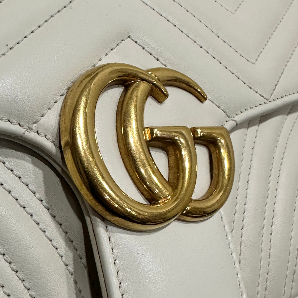 GUCCI Marmont white