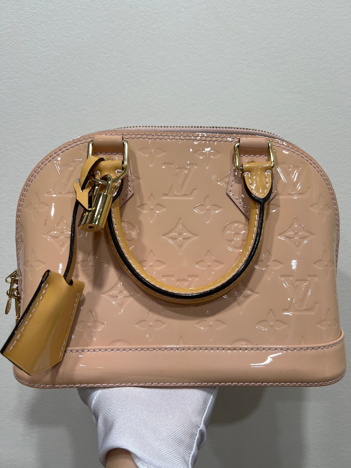 LOUIS VUITTON Alma BB (Vernis) Light Pink/Beige Leather