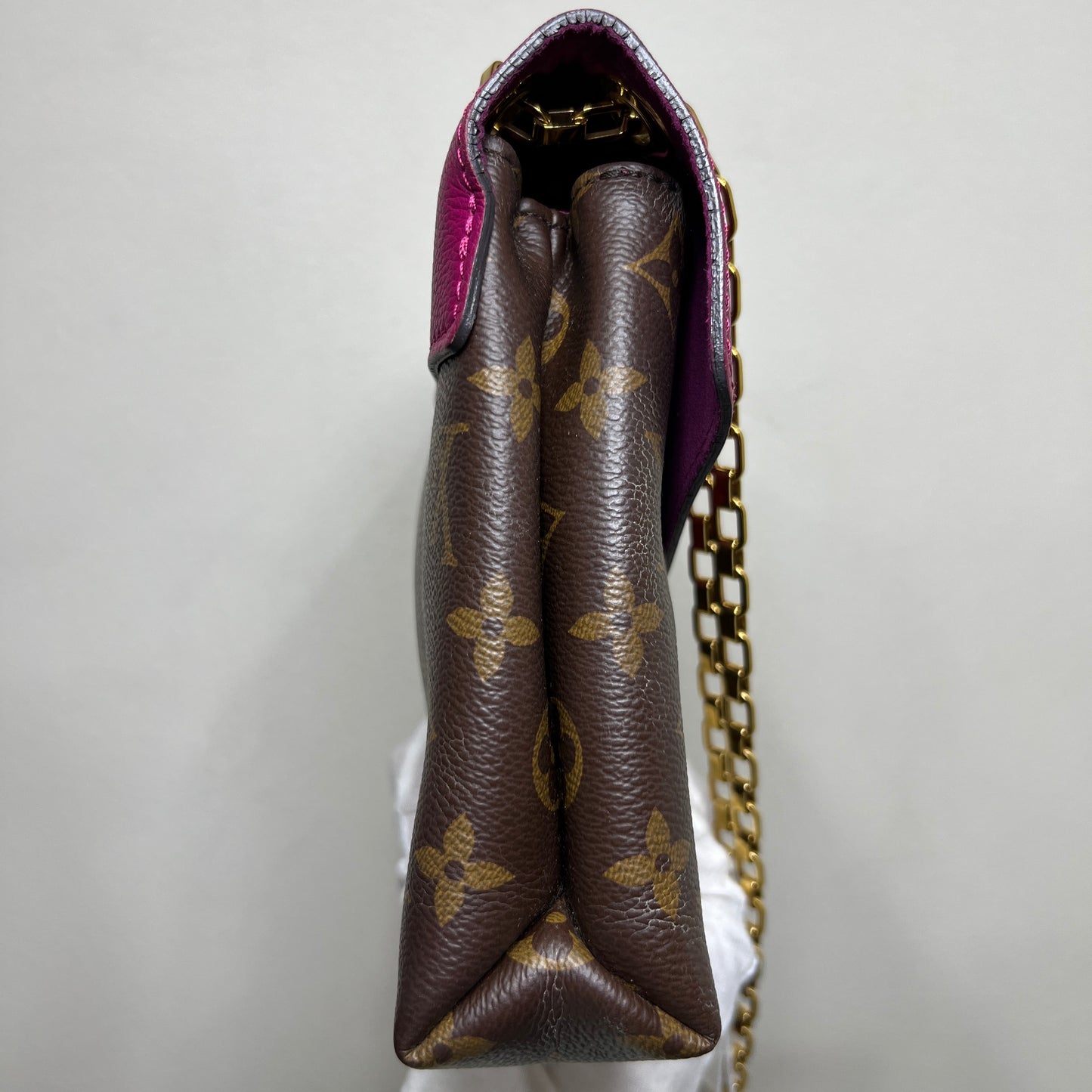 LOUIS VUITTON Pallas Chain Bag
